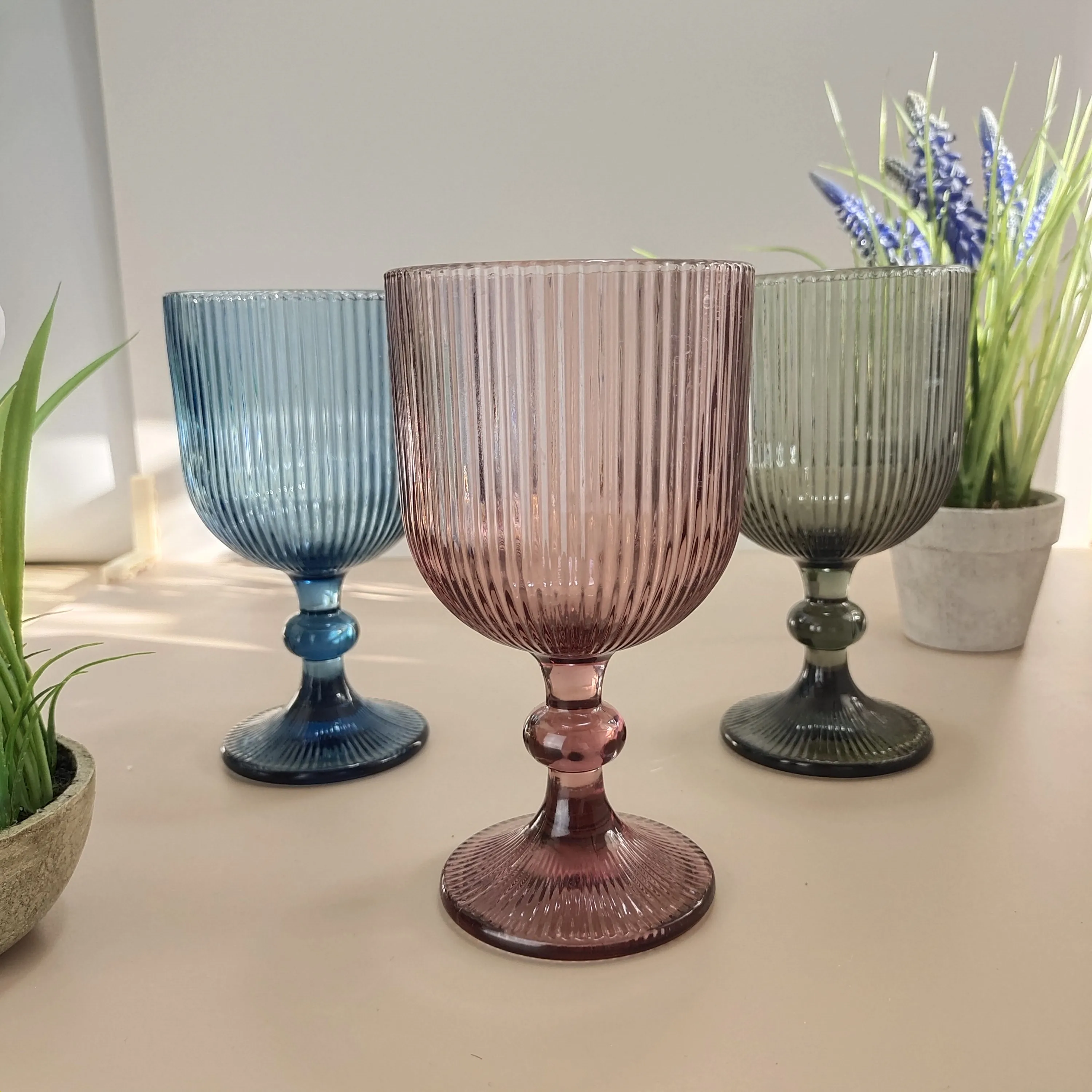 New Arrival Wholesale Glassware Ribbed Blue Goblets Thick Color European Vintage Wine Glasses Colored Drinkware Glass Goblet