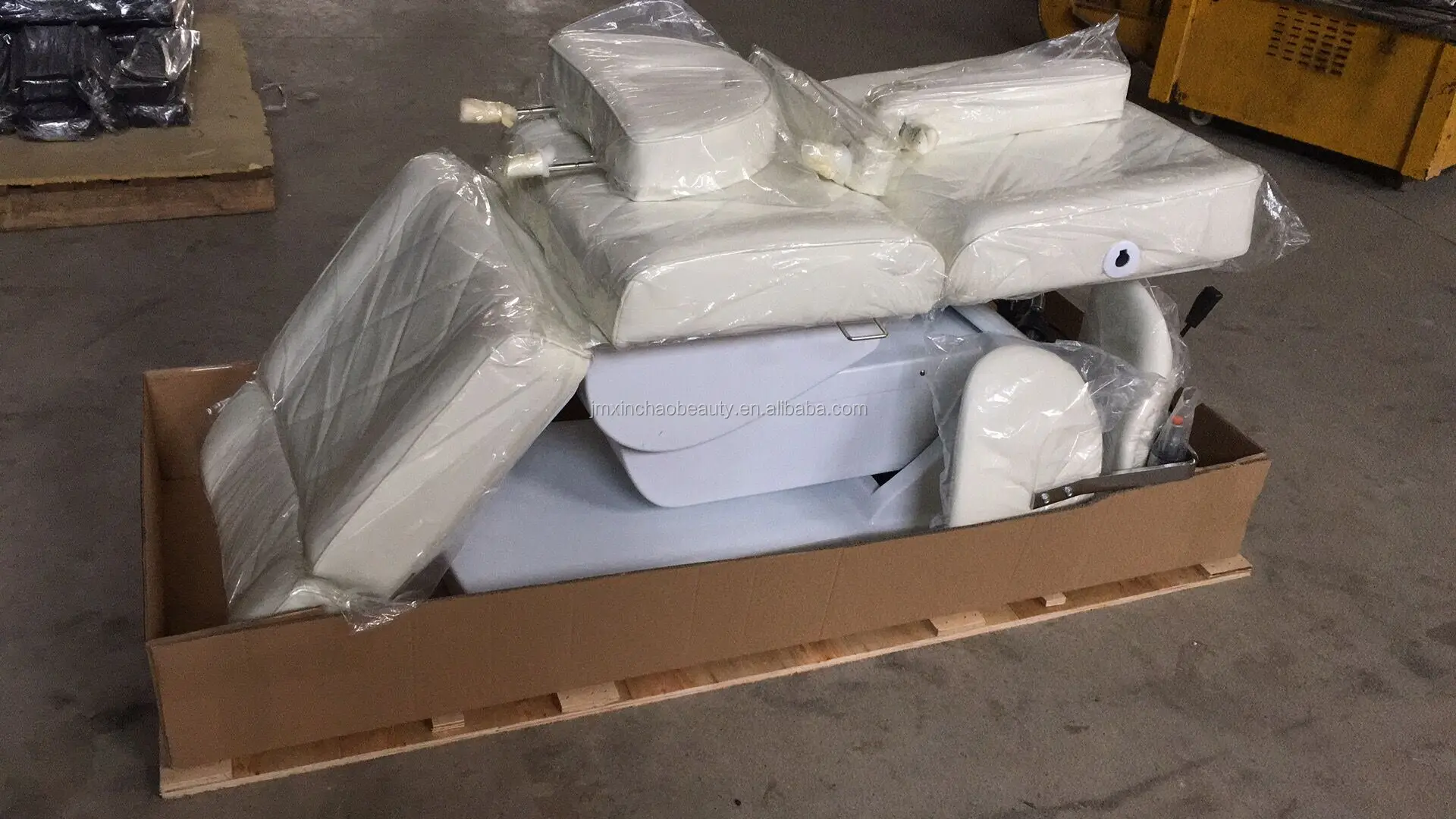 
Four motor electric beauty bed Can customize beauty massage, tattoo, physical therapy and haircut 