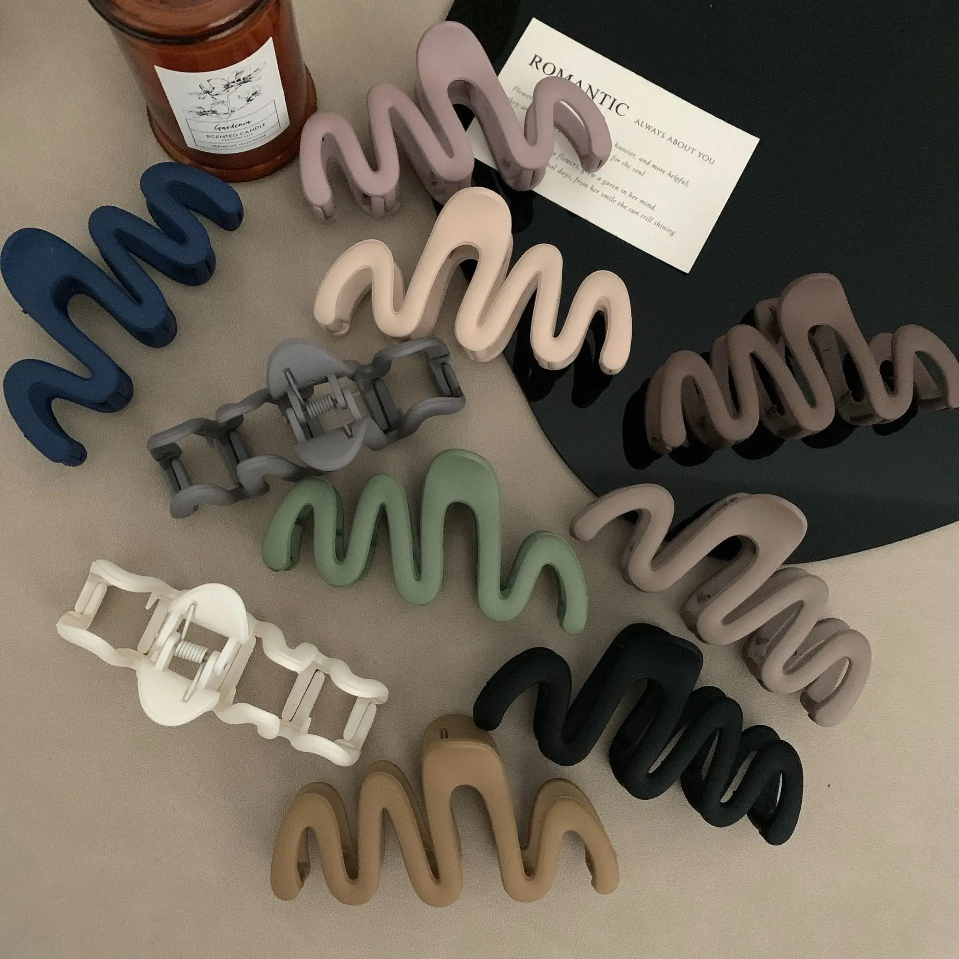 Wavy Elegant Resin Hair Claw Clamps Claw Clips Wholesales Hair Accessories Plastic Matte Large Claw Clips for Thick Hair 2023