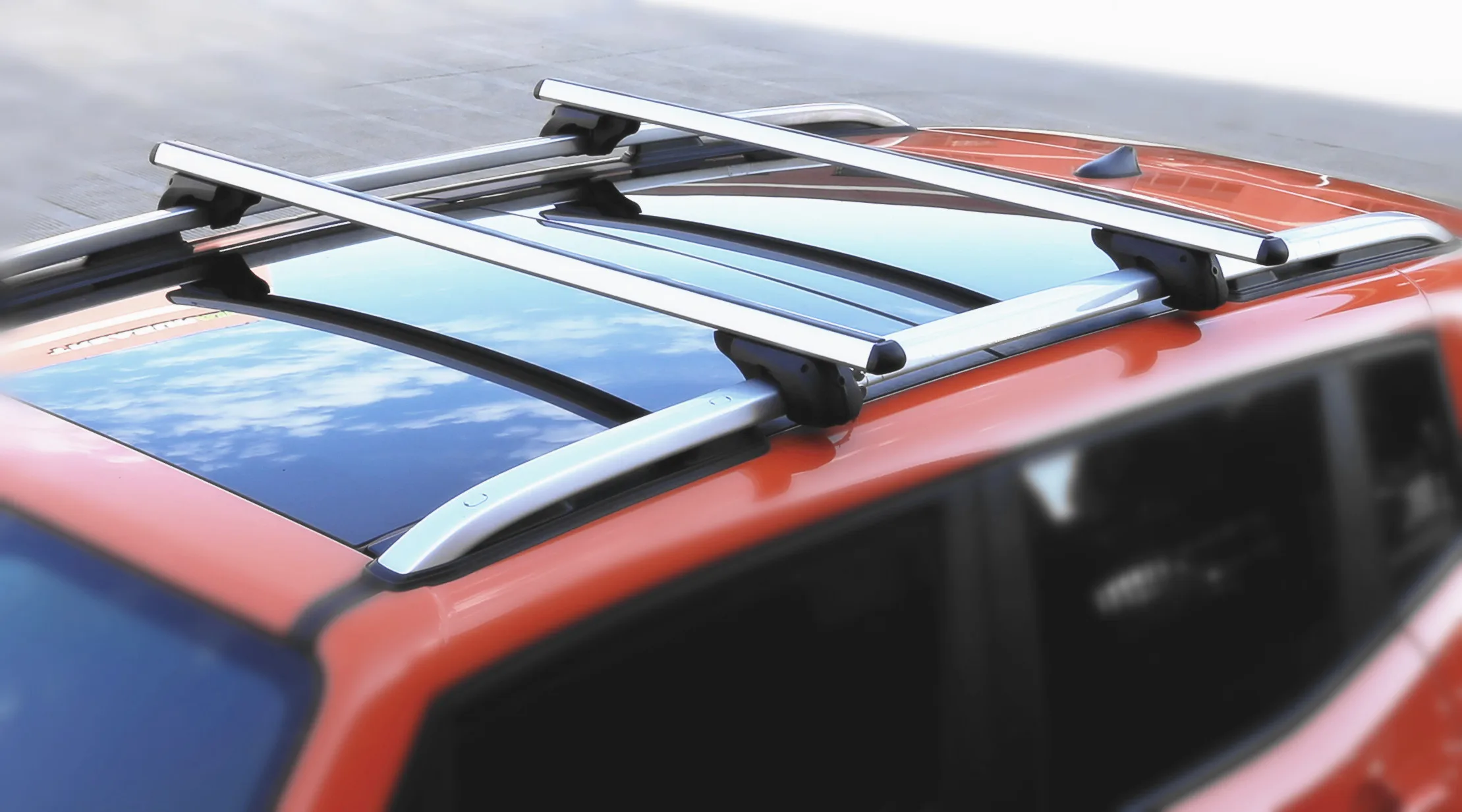 Roof Rack Cross Bar High Quality Aluminum Alloy Silver OEM Low Noise Design with Lock Aluminum T5 6063 Roof Mount Standard Rails