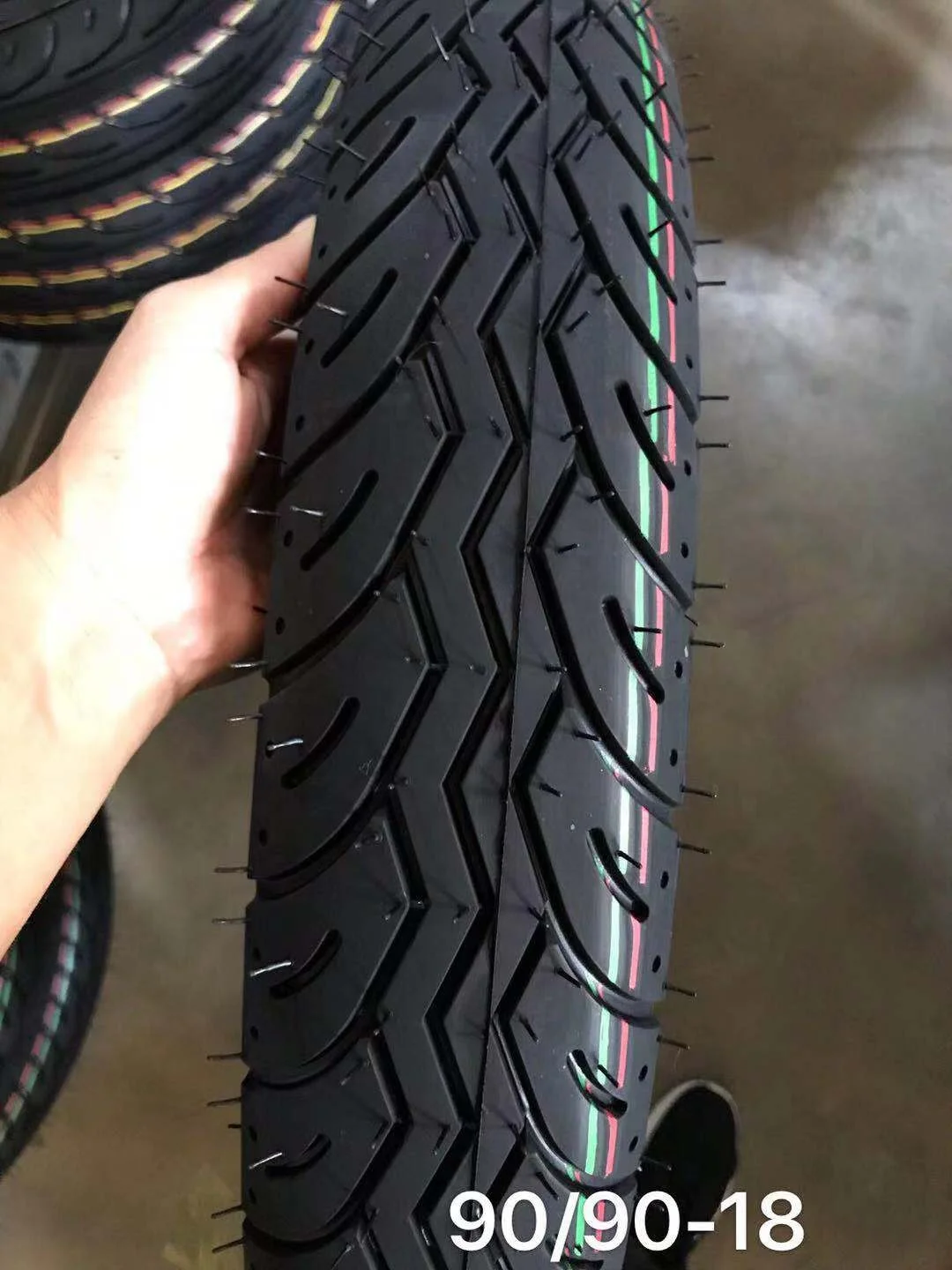 Прямая продажа с завода Циндао недорогая мотоциклетная шина
