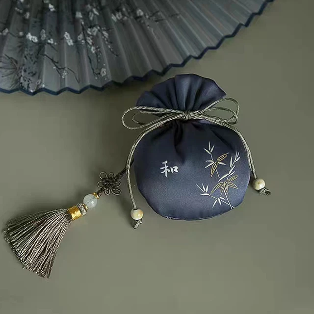 Японский амулет с амулетами