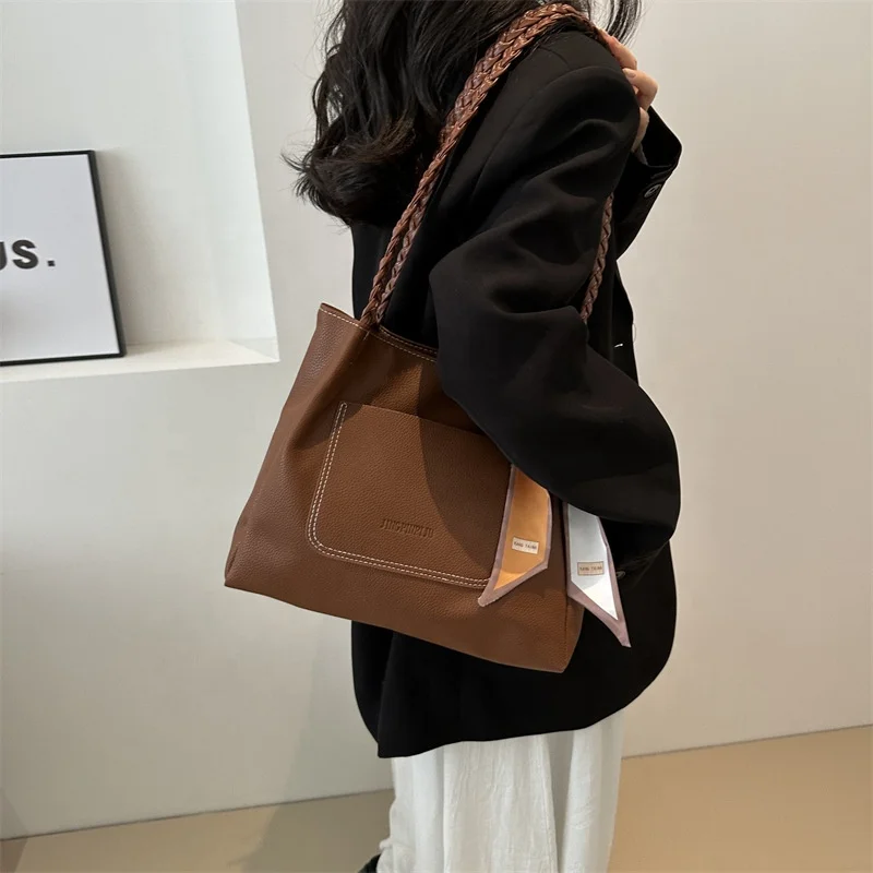Hot selling tote women purses Large capacity new fashion retro fashion hand bags ladies 2024