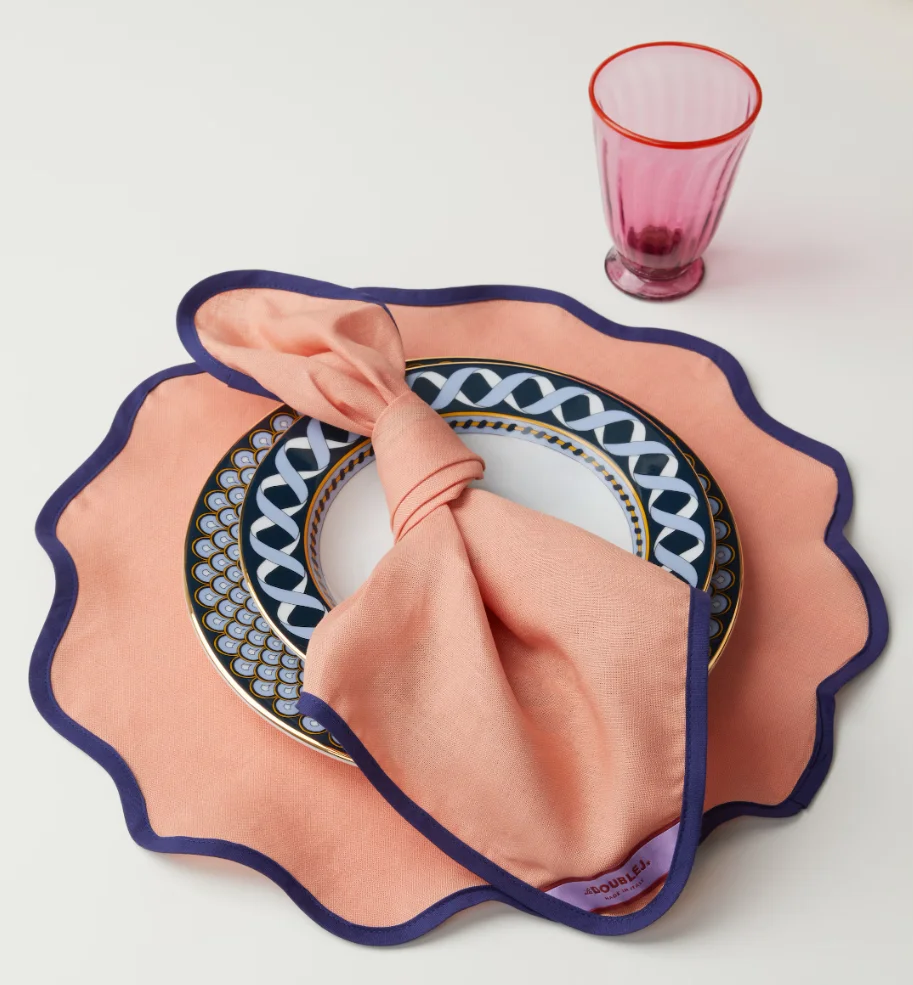 Customized 100% pure linen fabric for linen placemat two-piece set round linen napkins  with a wavy silhouette