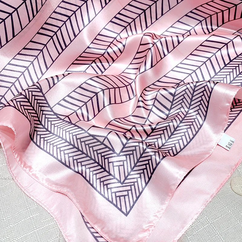 Wholesale Summer Women Retro Cashew Scarf Soft Floral Printed Square Custom Head Wrap Fashion New Leopard Satin Silk Scarf