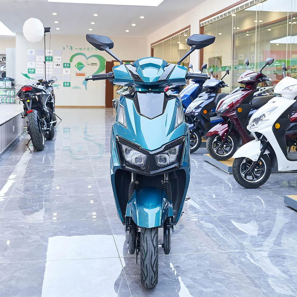 10/12 inch electric moped scooter adult 700-900W 40-50km/h speed 55-70km range ckd or skd electric motorcycle