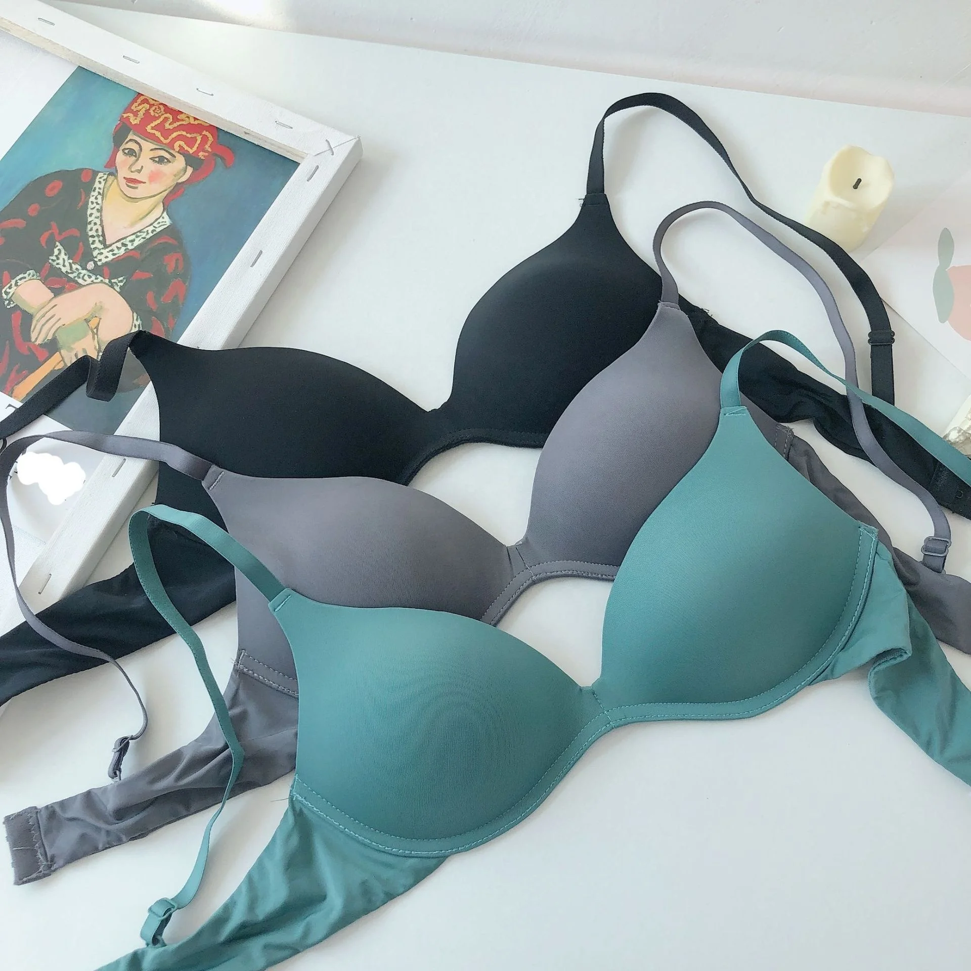 
2060 New Design One Piece T-shirt Seamless Ultra Thin Cup Wireless Bras Women 