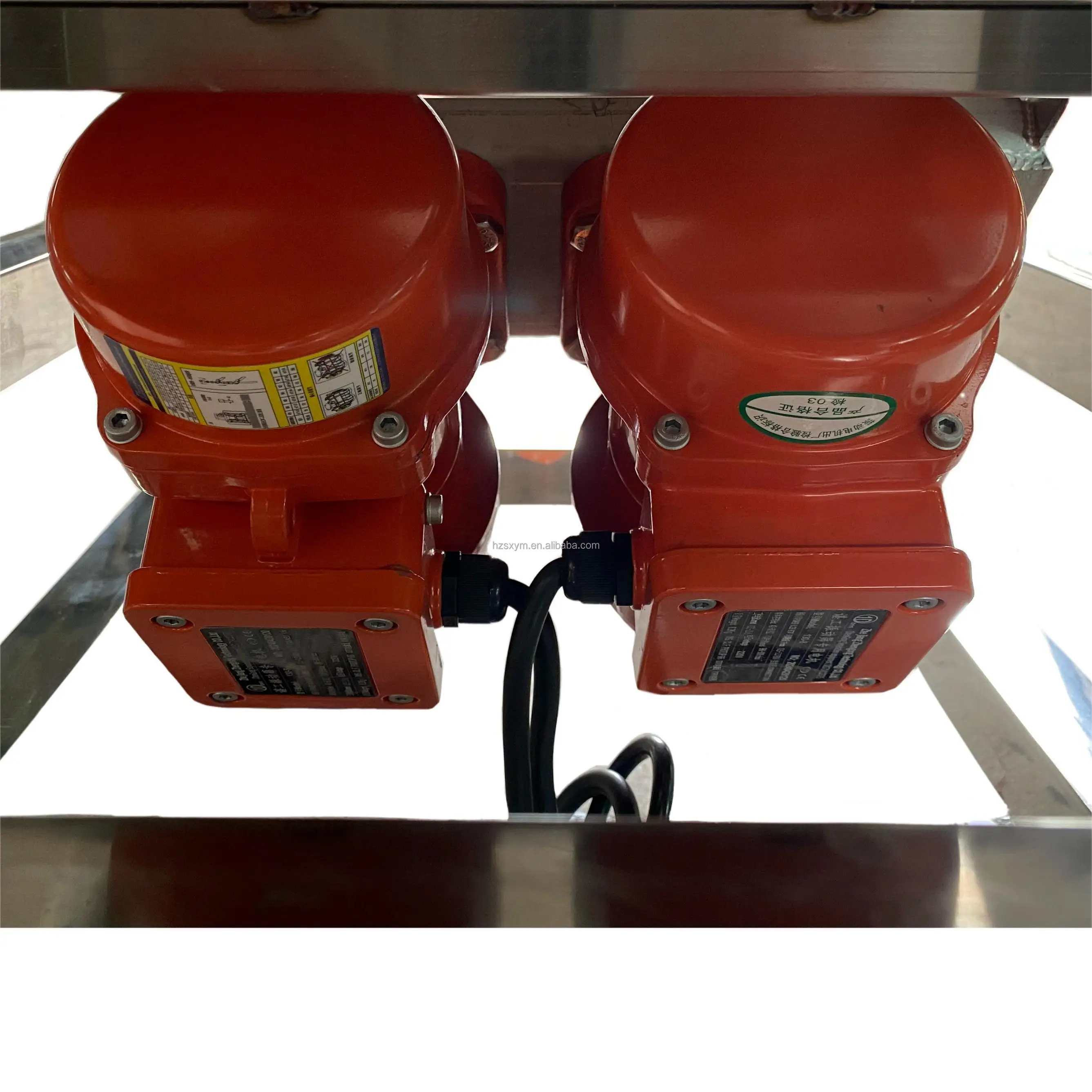 Easy to operate Stainless steel small Linear Vibrating Screen Sieve Machine for Sifting corn rice beans