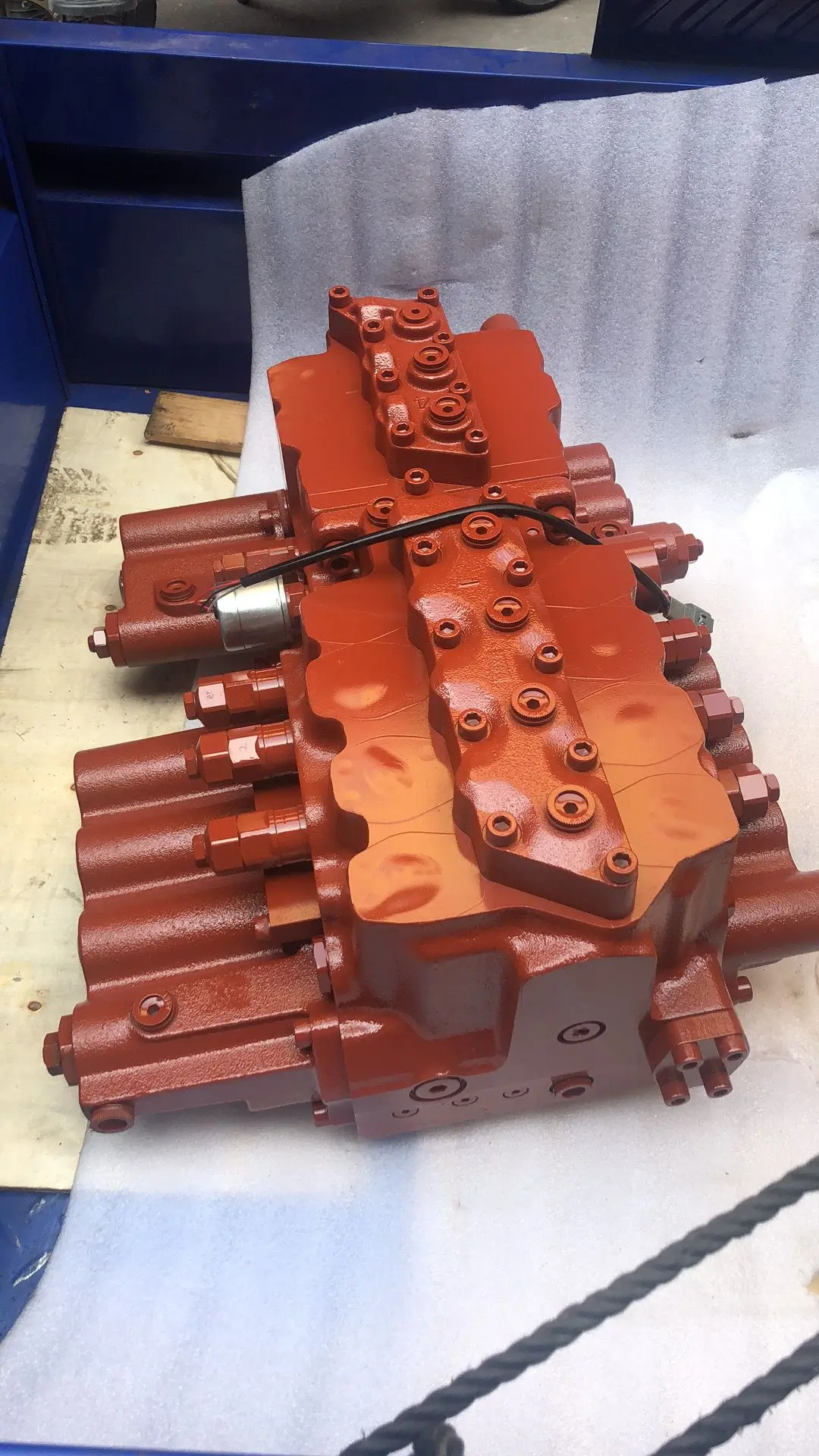 Belparts Excavator Main Control Valve Ex 60 Ex200 2 Ex300 Ex120-5 Ex200 Ex120 Valve Control for Hitachi 4194447