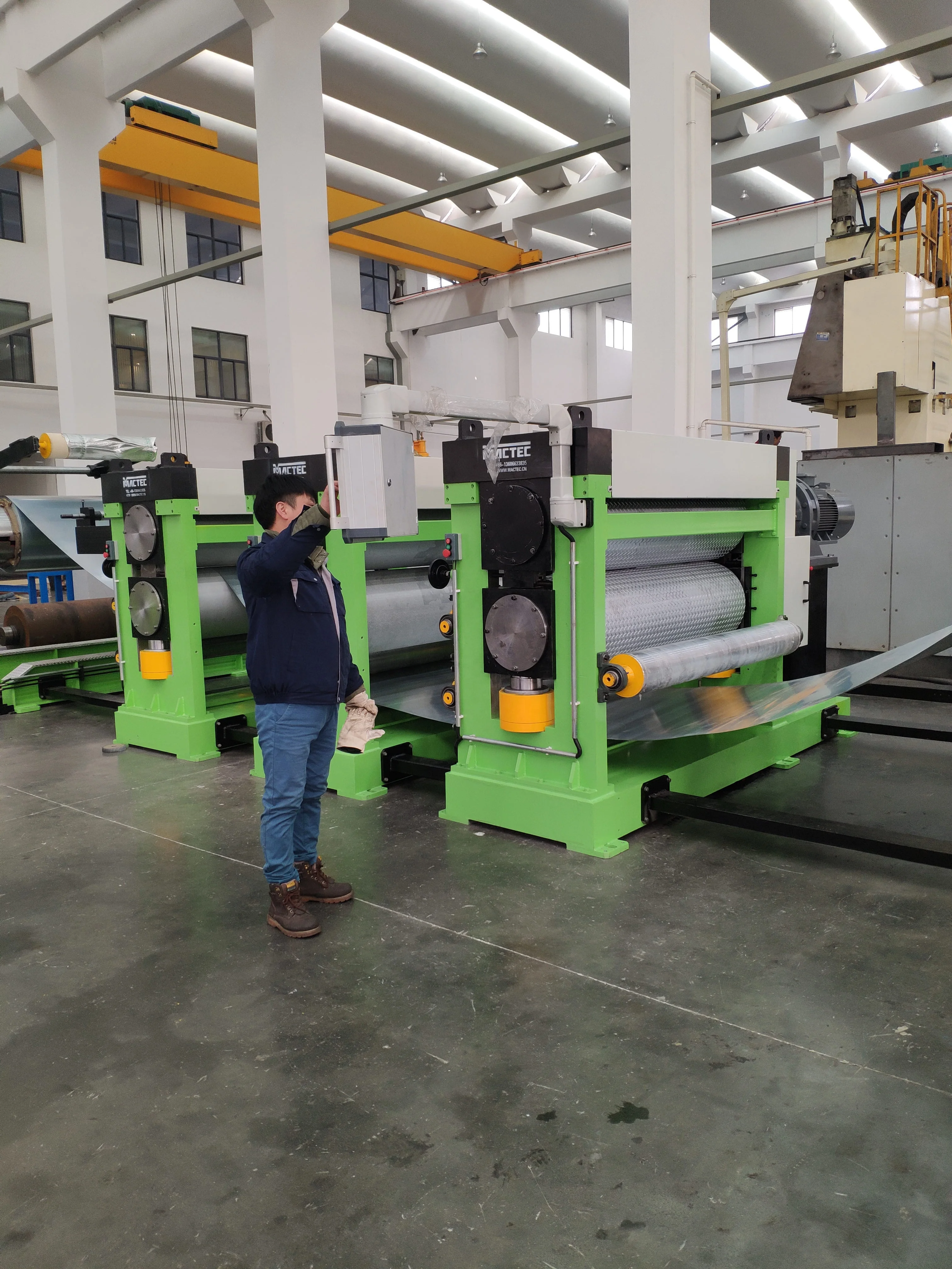 China Automatic manufacturing popular Plate Sheets Embossing Machine For Metal
