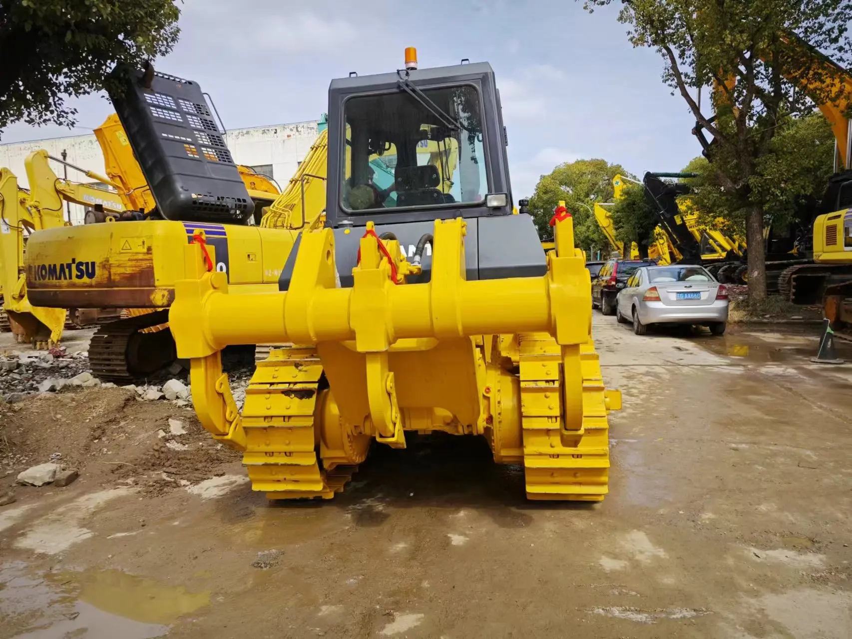 Top Seller Shantui Dozers SD42 SD32 SD 22 SD16 General Mining Desert Bulldozer With Excellent Performance Cheap Price Dozer SD16