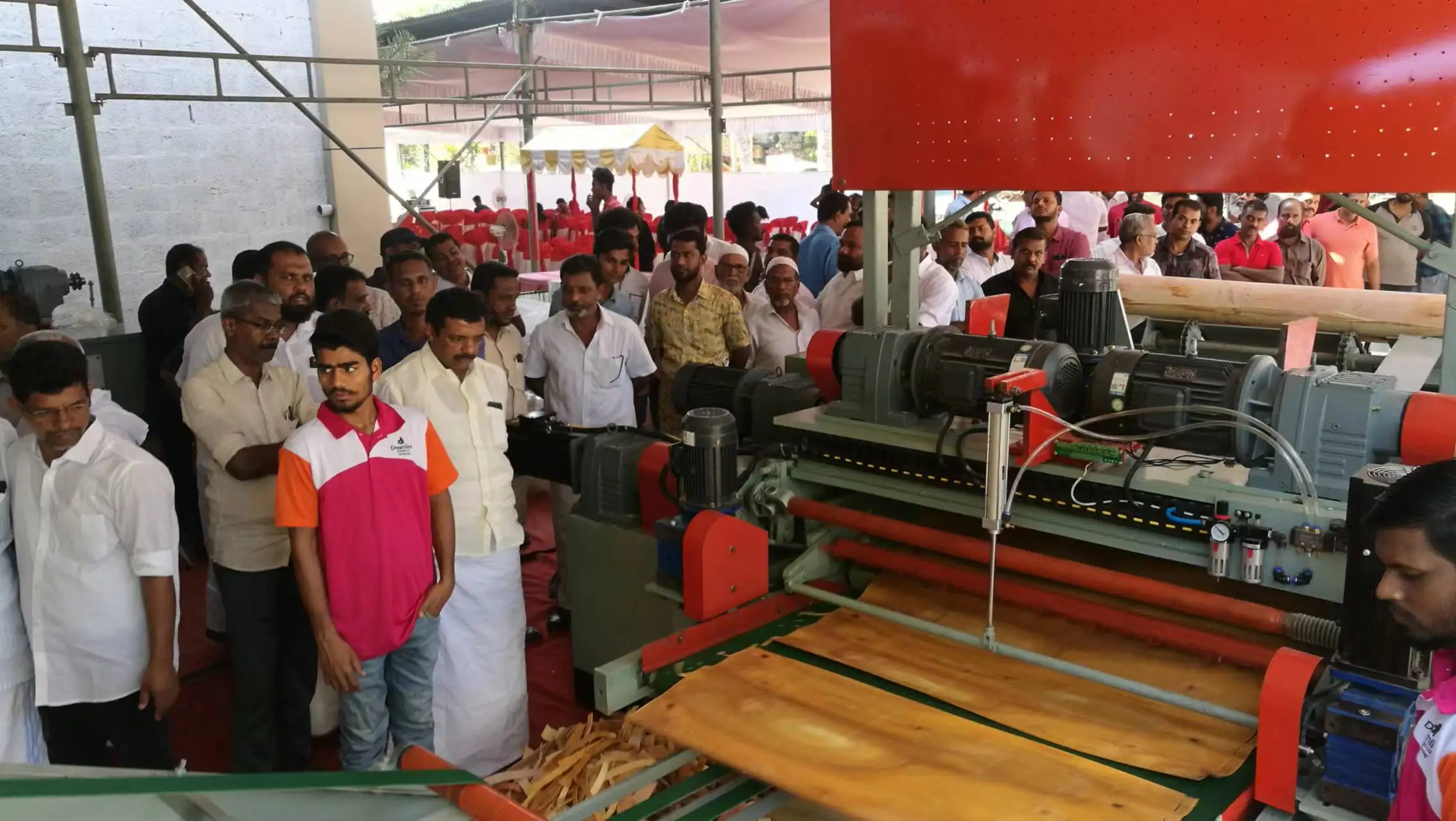 2023 China woodworking lathe  factory direct sale CNC wood peeling and cutting machine veneer peeling cutting  slicer