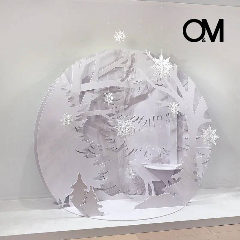 O&M Display Design Chinese Style Red Origami Fan Props Shop Window Display Decor In New Year Commercial Art Display