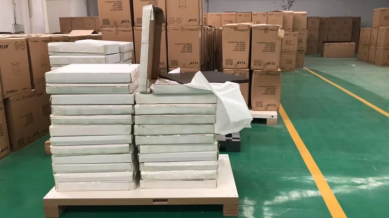 Modern PVC Waterproof Scratch Resistant Cafe Table Tops Chain for Restaurant