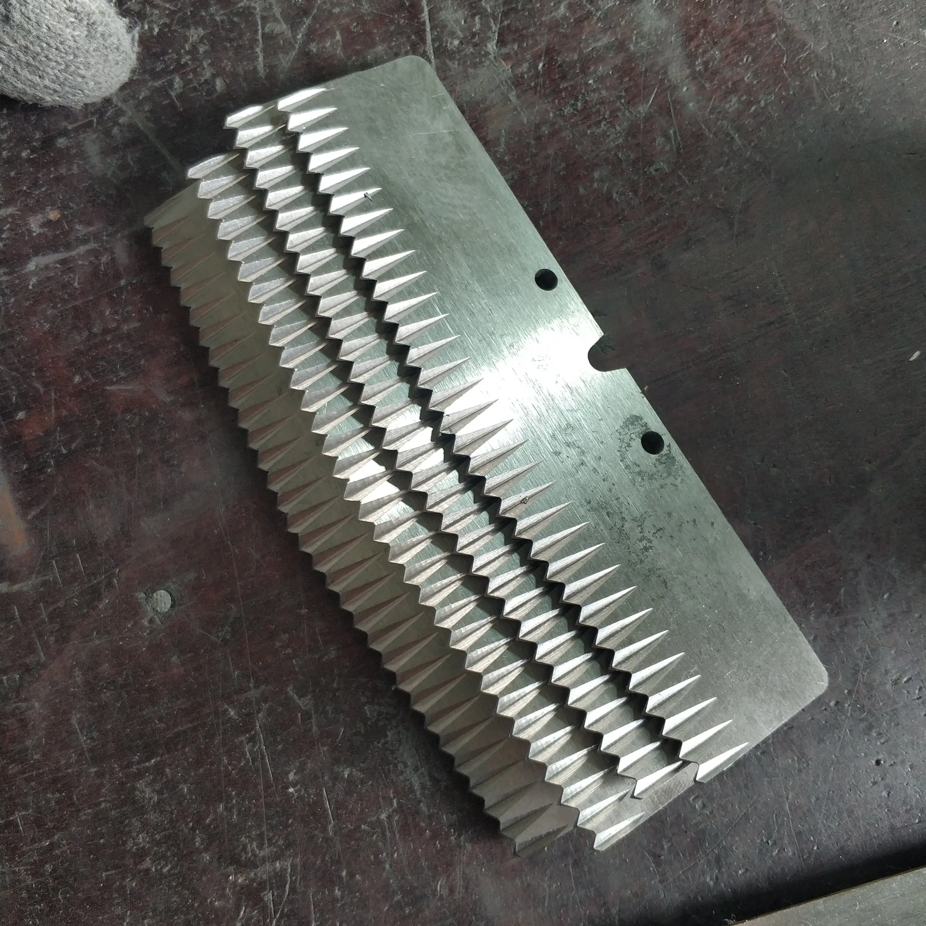 Зубчатый нож для упаковочной машины