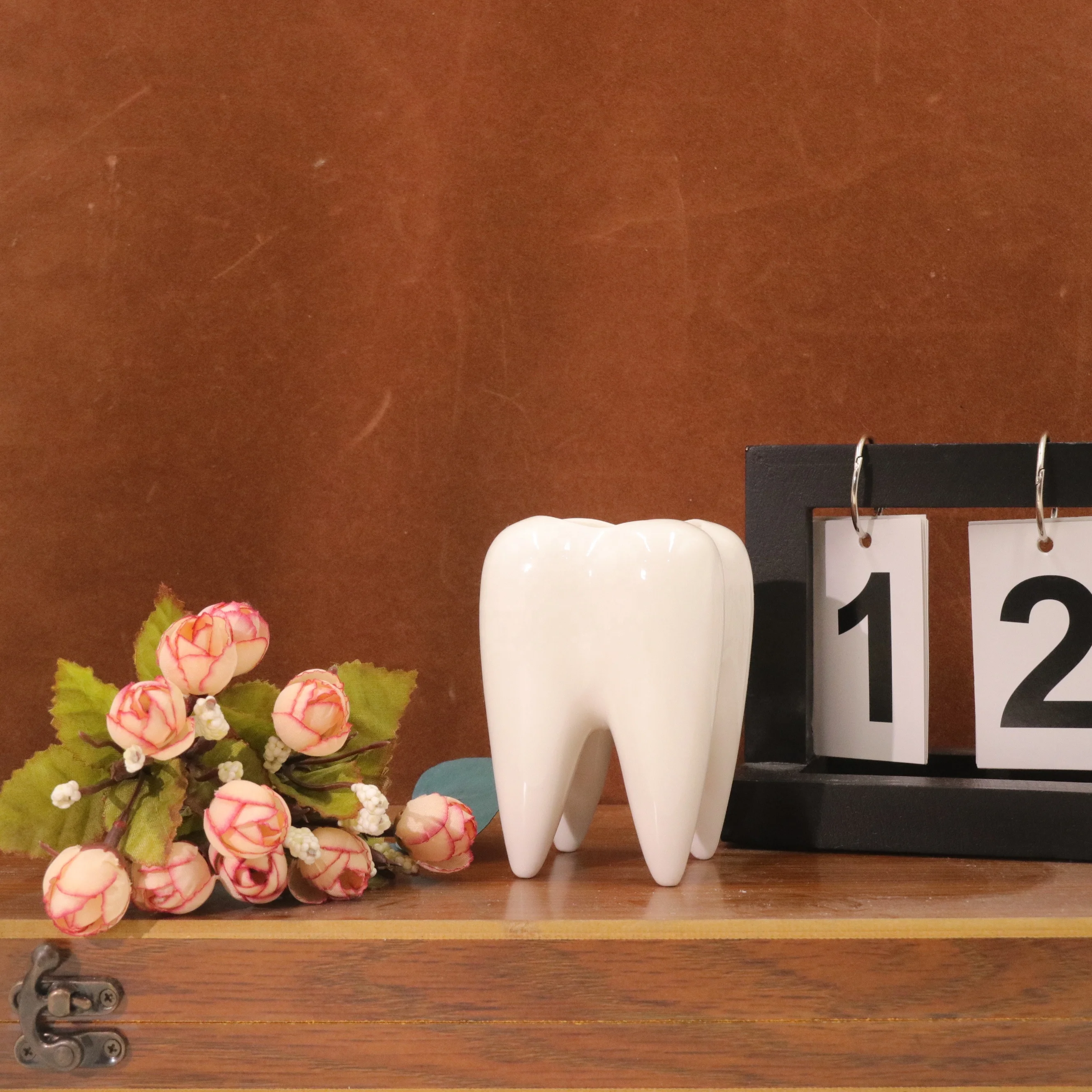 C&H Creative Tooth Shaped Pen Pencil Holder Toothbrush Holder Ceramic White Bonsai Pot Succulent Plant Pot Dentist Gift