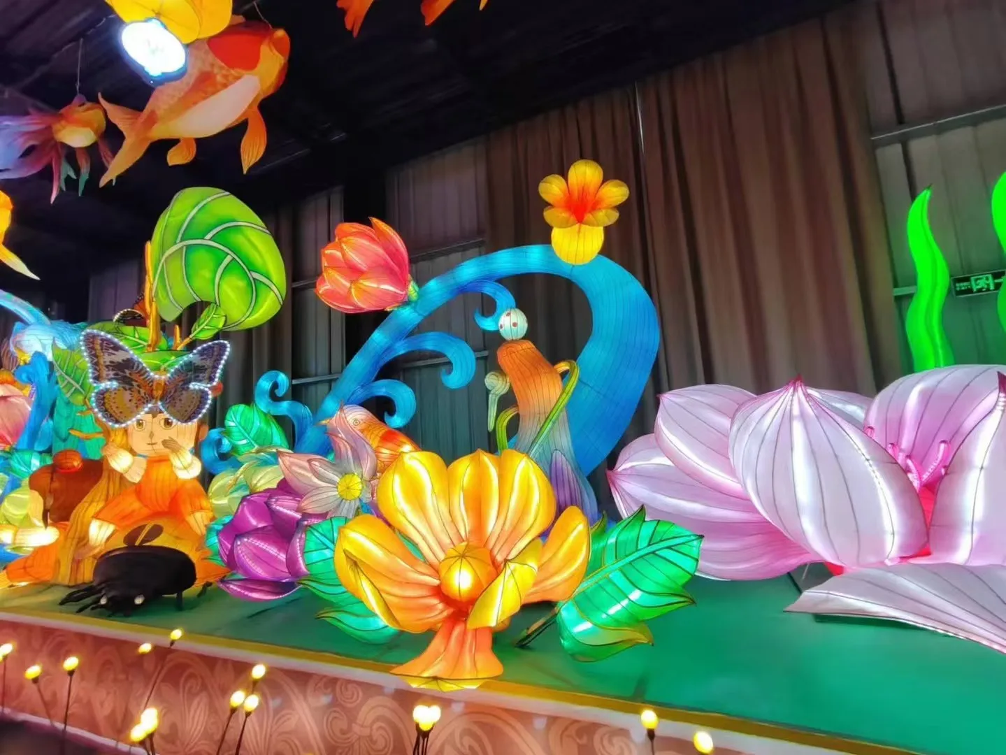 Handmade 2025 Chinese lantern Paper flower tulip lotus Silk Lanterns for Christmas New Year for Outdoor Decorative Lighting