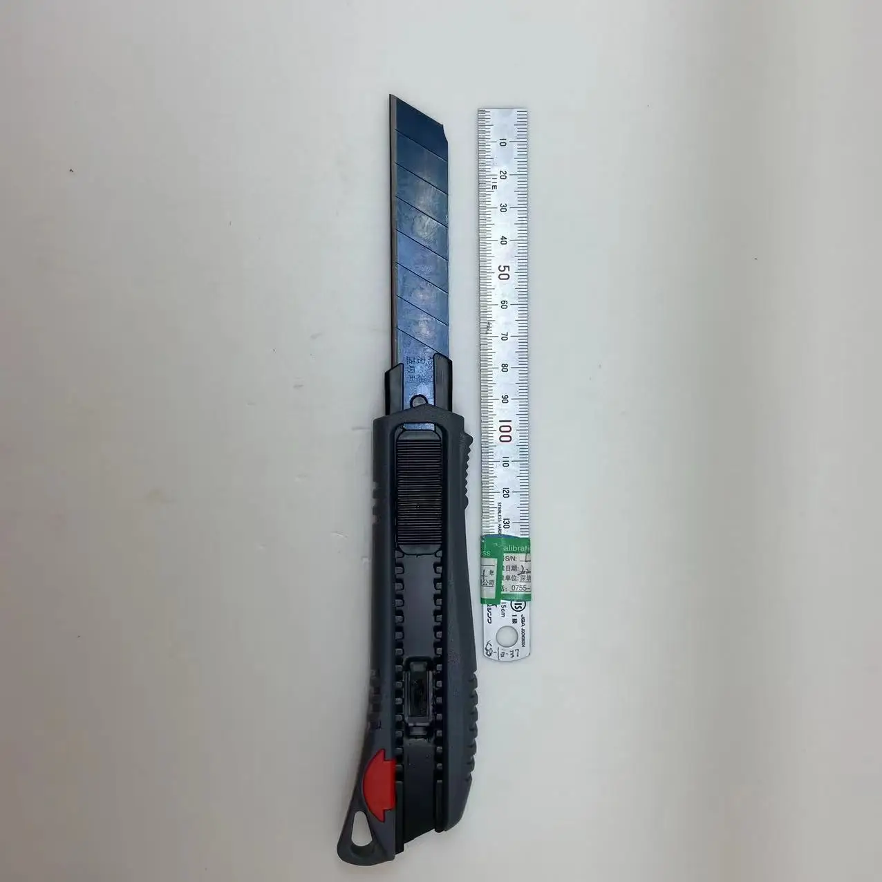 ASSIST Snap Off Heavy Duty 18mm Utility Knife Box Cutter 25kgs Locking force with  SK2 High-Carbon Steel Black Premium