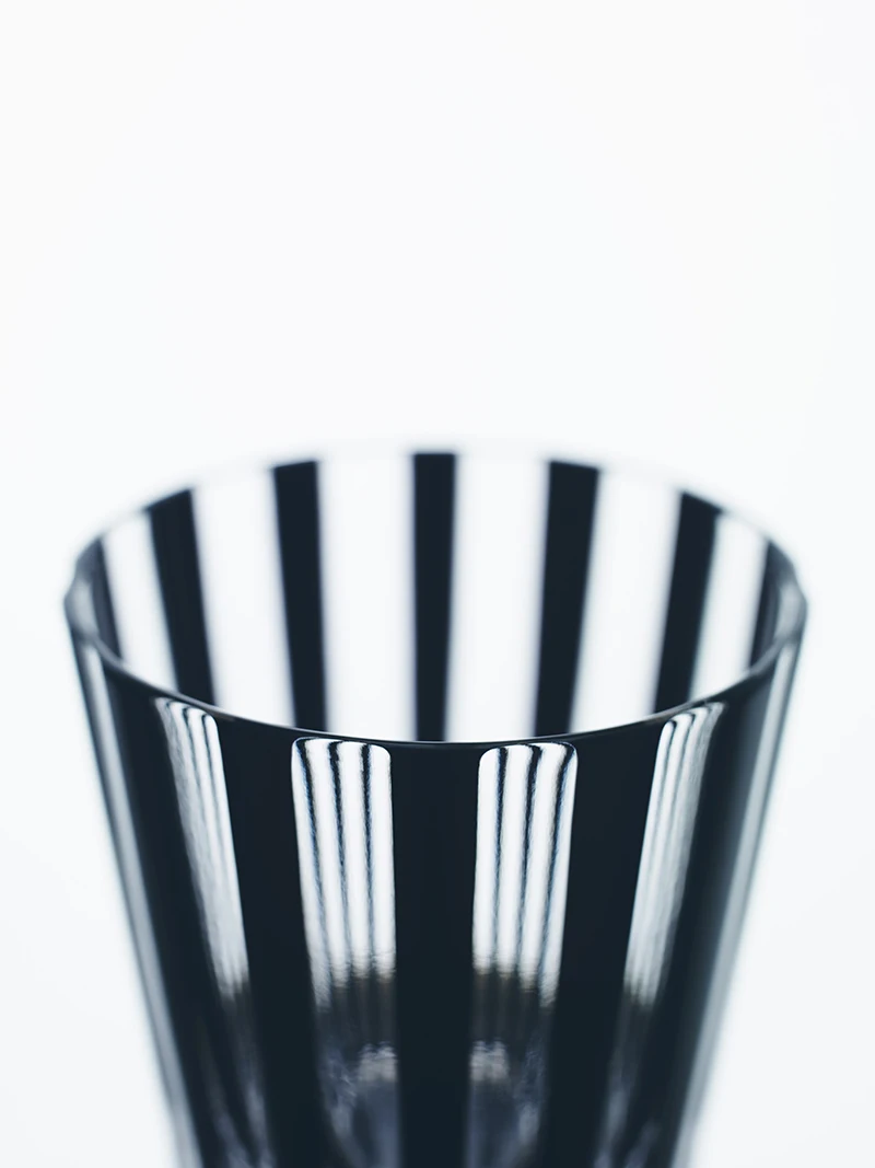 Japan Style Black Wine Clear Glass Cup With A Straight Stripe Surface