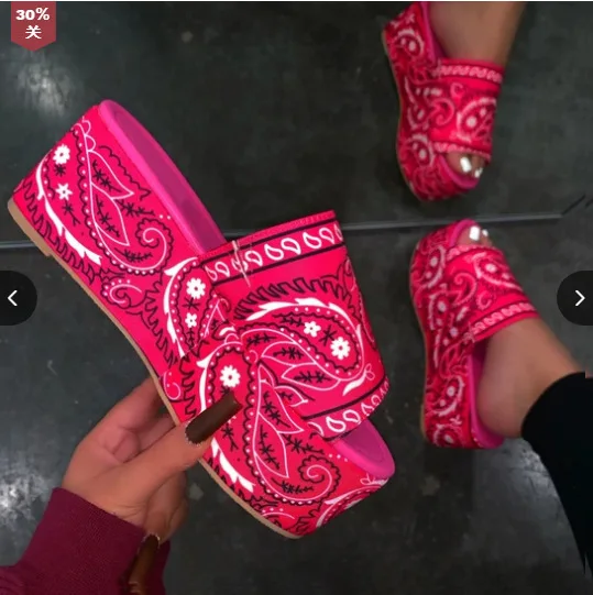 New Arrivals Chunky Sole Slip-On Entry Pink Platform Summer Women Sandals Unique Bandana Pattern Slip On Shoes Women