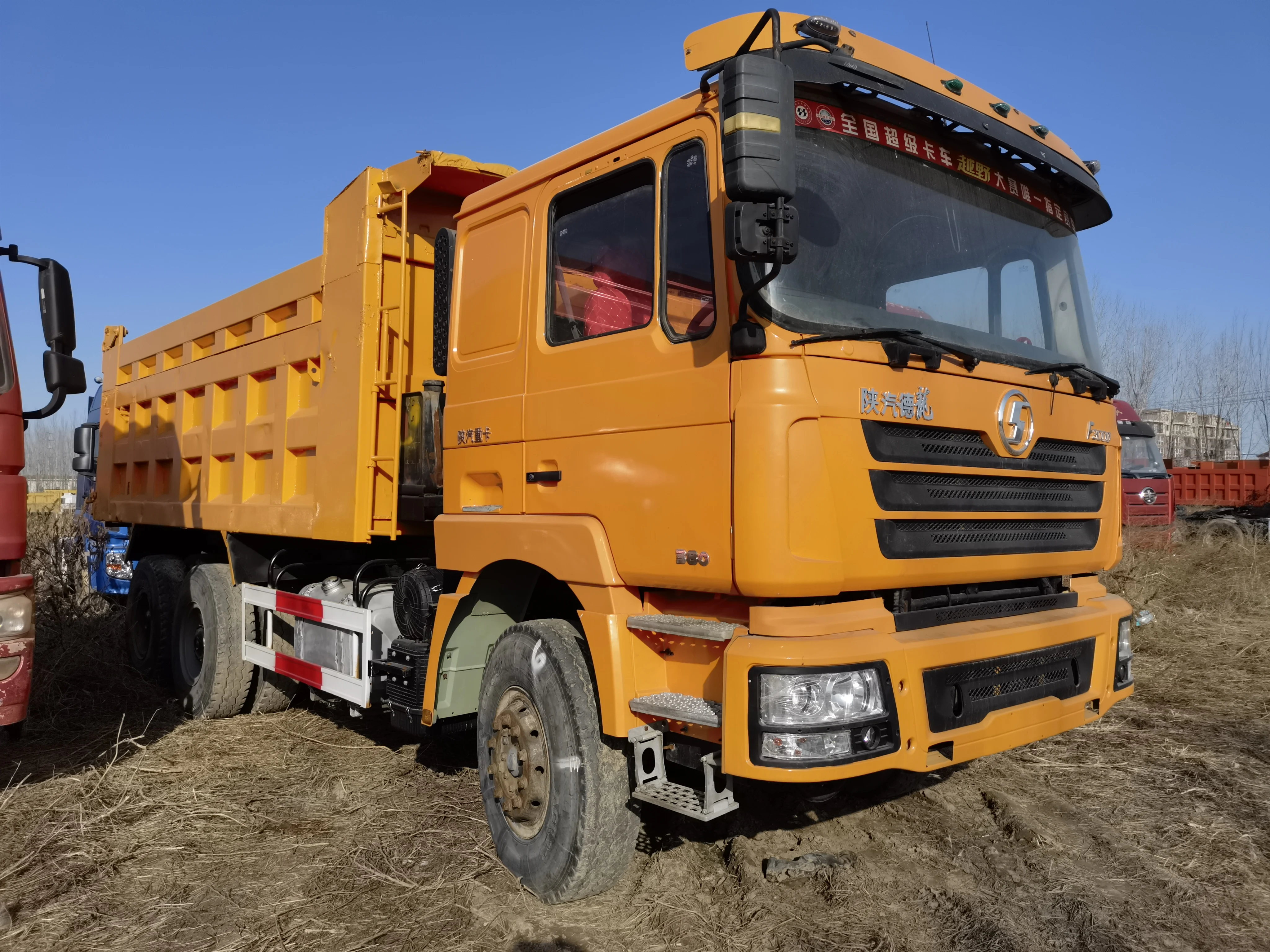 6-колесный самосвал Shacman грузоподъемностью 30 тонн грузоподъемность 6x4 количество самосвалов дизельный двигатель