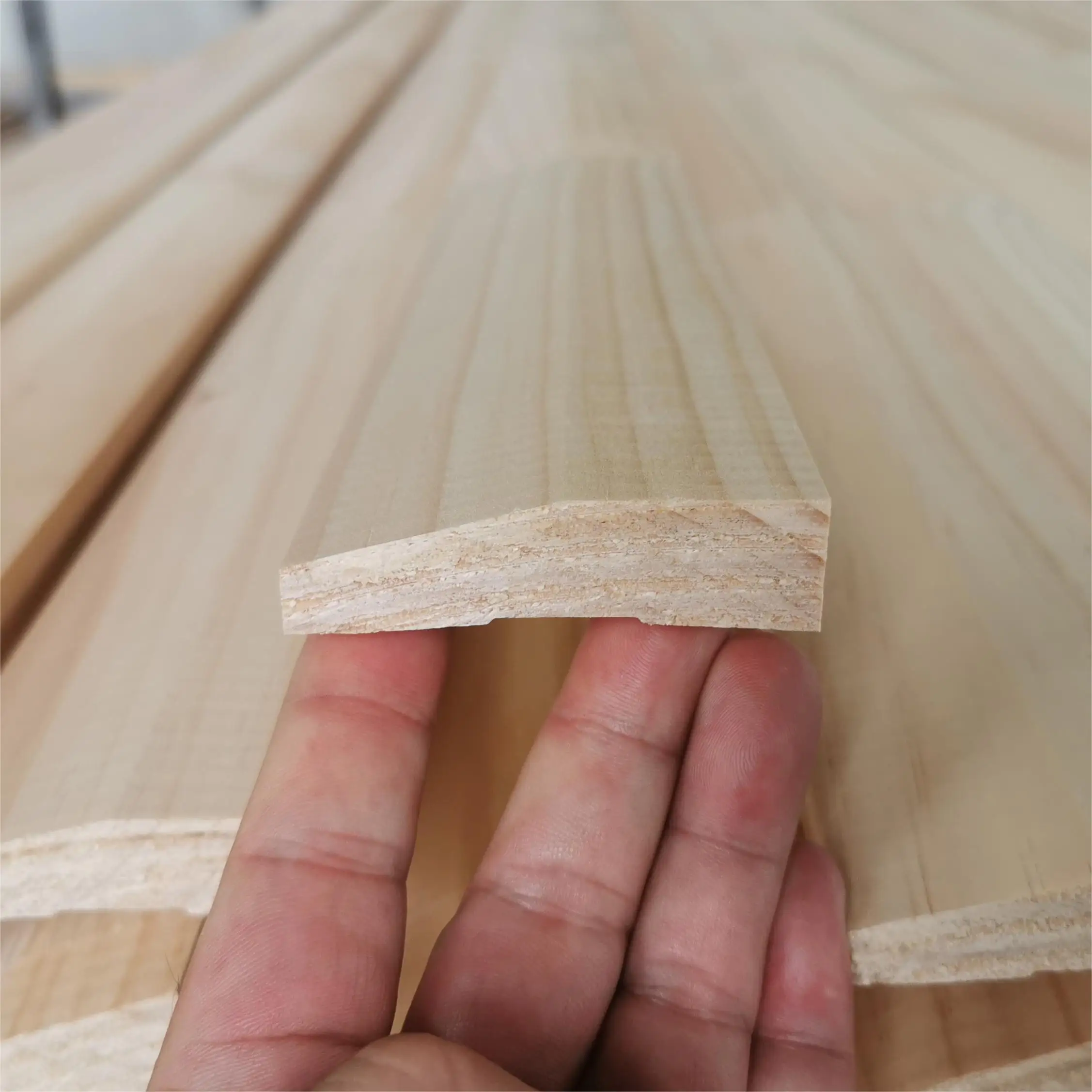 AUS NZ Wholesale Classic White Primed Pine FJ Wood Beveled Edge Baseboard Skirting Shoe Door Stop