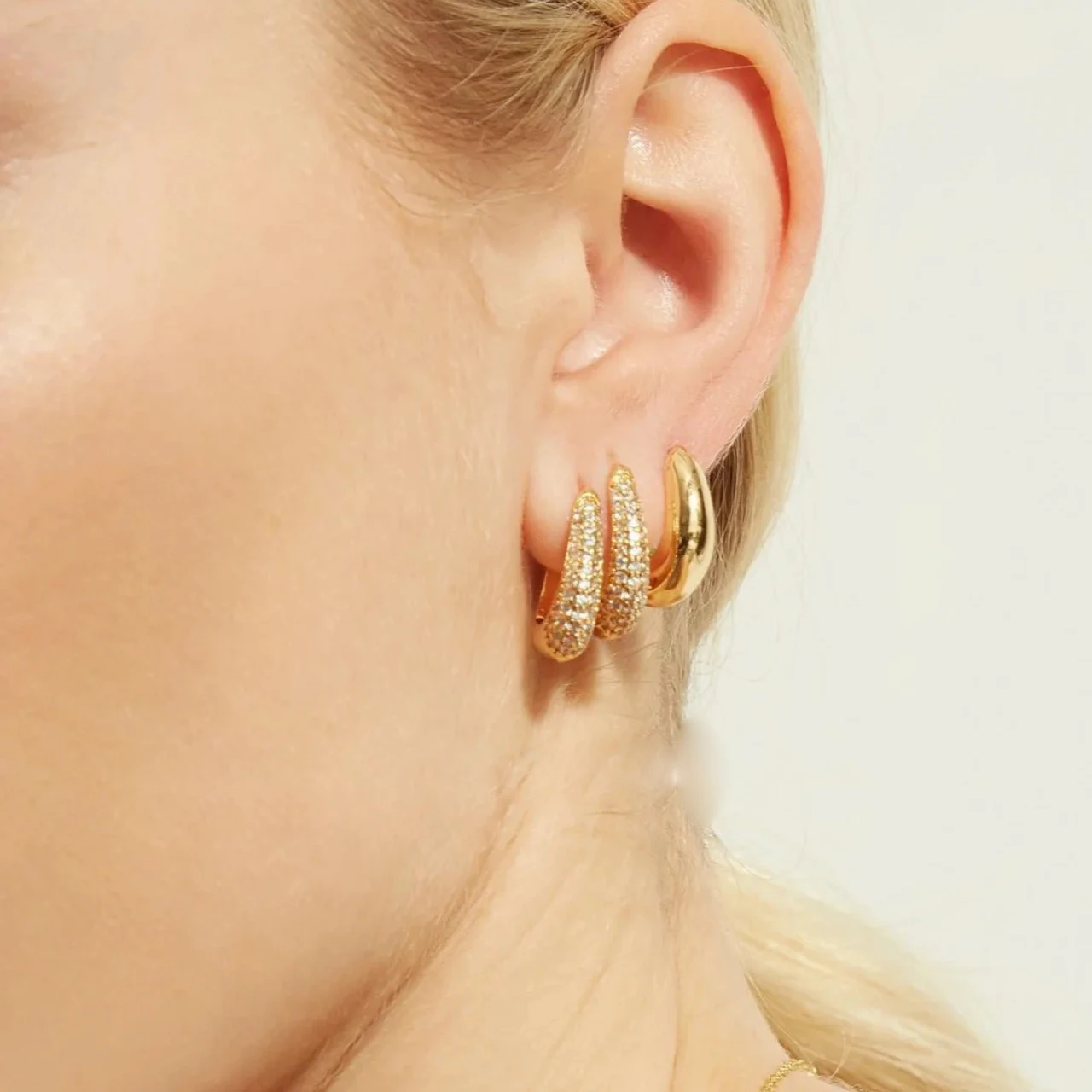 New Jewelry Wholesale Custom 18k Gold-plated Custom Huggie Hoop Earrings Plated for Women Jewelry Customized Copper Alloy 6 G