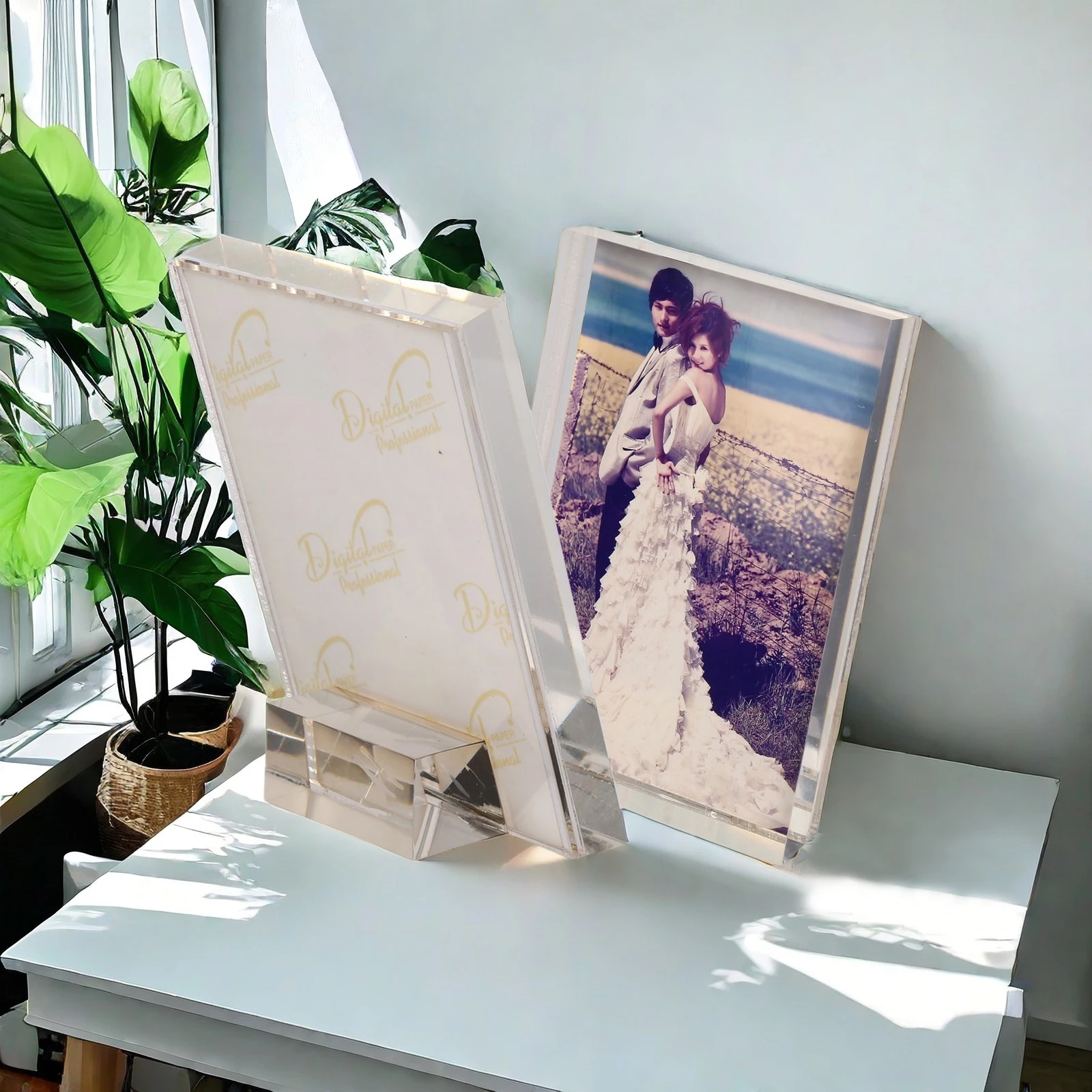 High-Definition Vertical Photo Display Stand Smart Acrylic Magnet Photo Frame Factory Wholesale Families Friends Commemorative