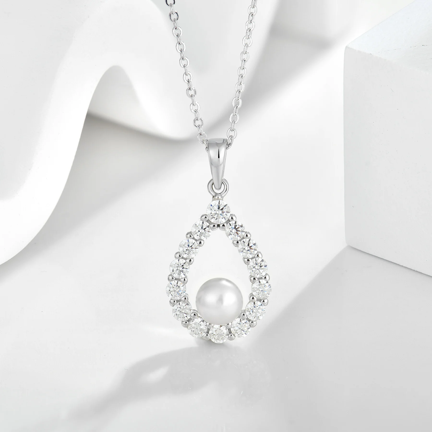 Wholesale Hawaiian Freshwater Pearl Zircon Teardrop Necklace Earrings Set for Women Trendy Bridal Wedding Jewelry Set