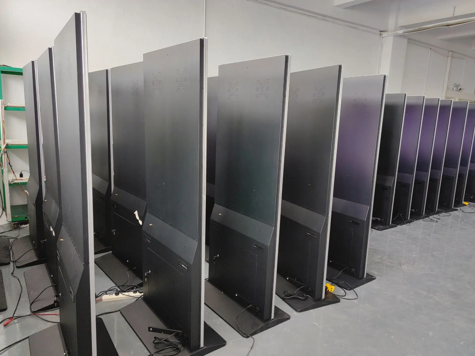 43 55 inch LCD Floor standing Kiosk Digital Signage IPS Touch Screen Kiosk Advertising Displays Totem for hotel