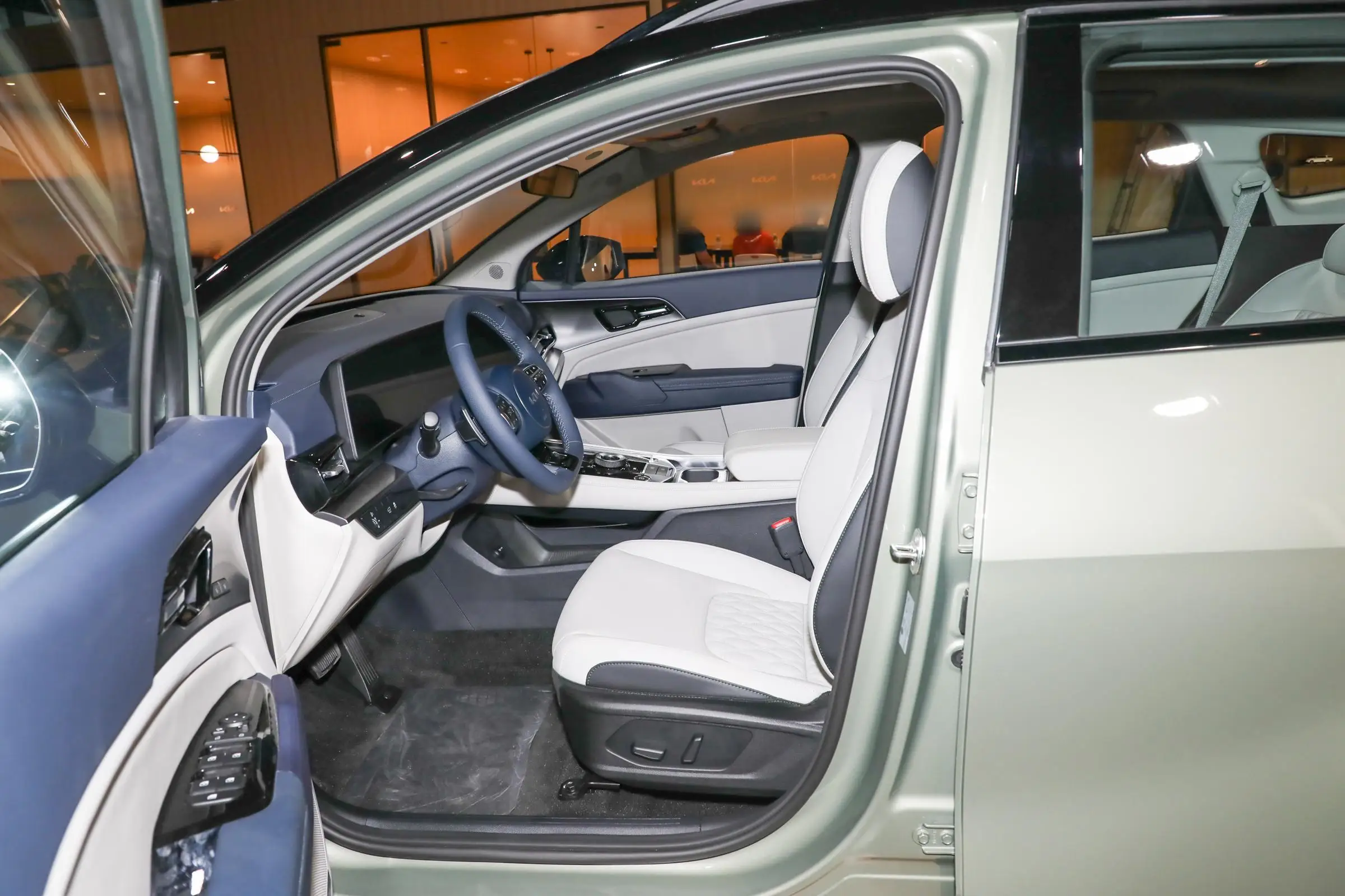 China Car kia sportage Customized exclusive color schemes 5-door 5-seater SUV 236 horsepower Good Quality from china