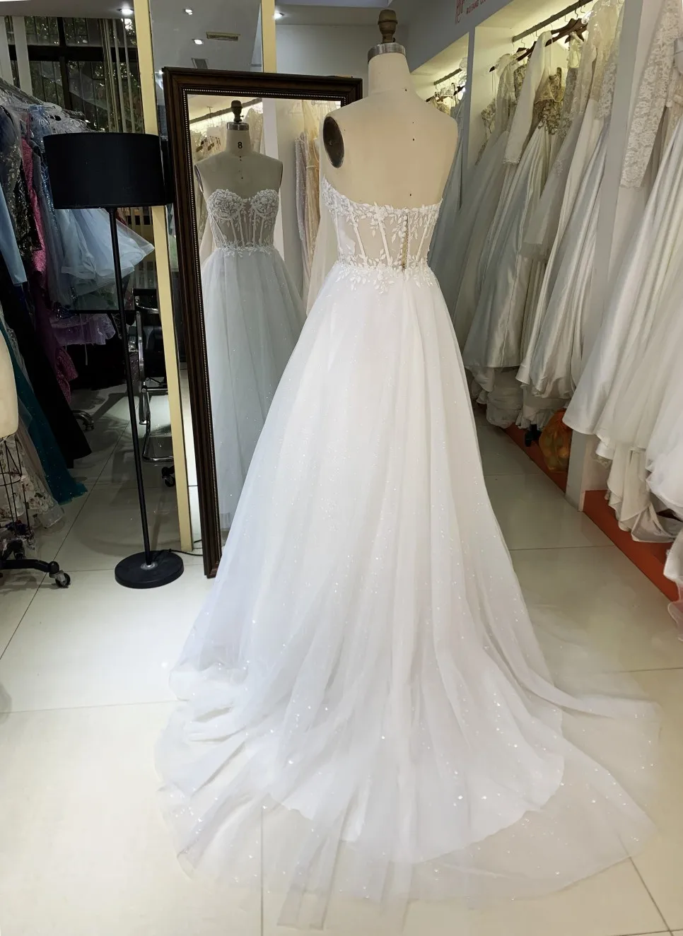 2025 white sleeveless sweetheart embroidery corset bodice zipper up back A line tulle wedding bridal dresses