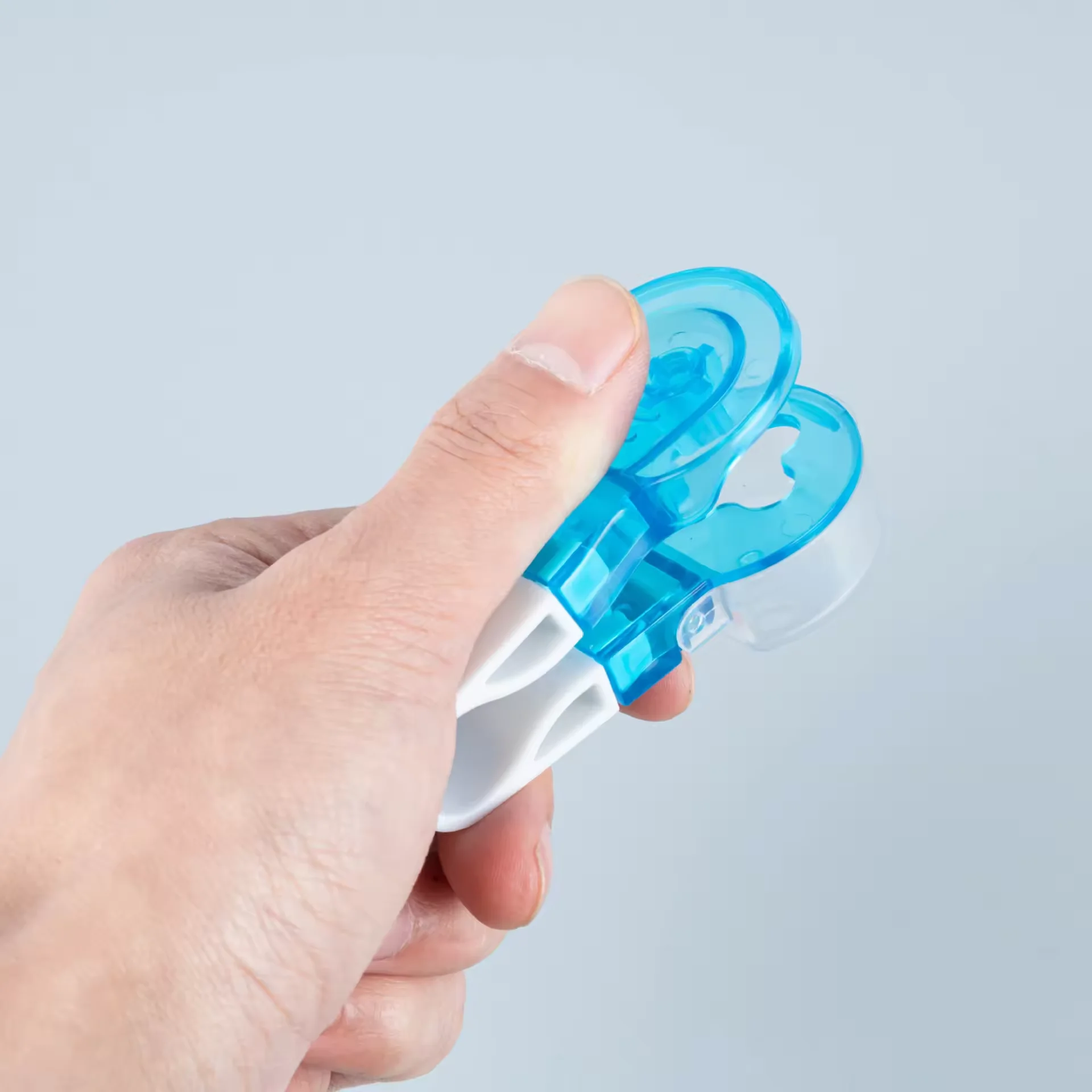 Easy to Take Out Pills Portable Plastic Pill Dispensing Containers for Household Using Supply