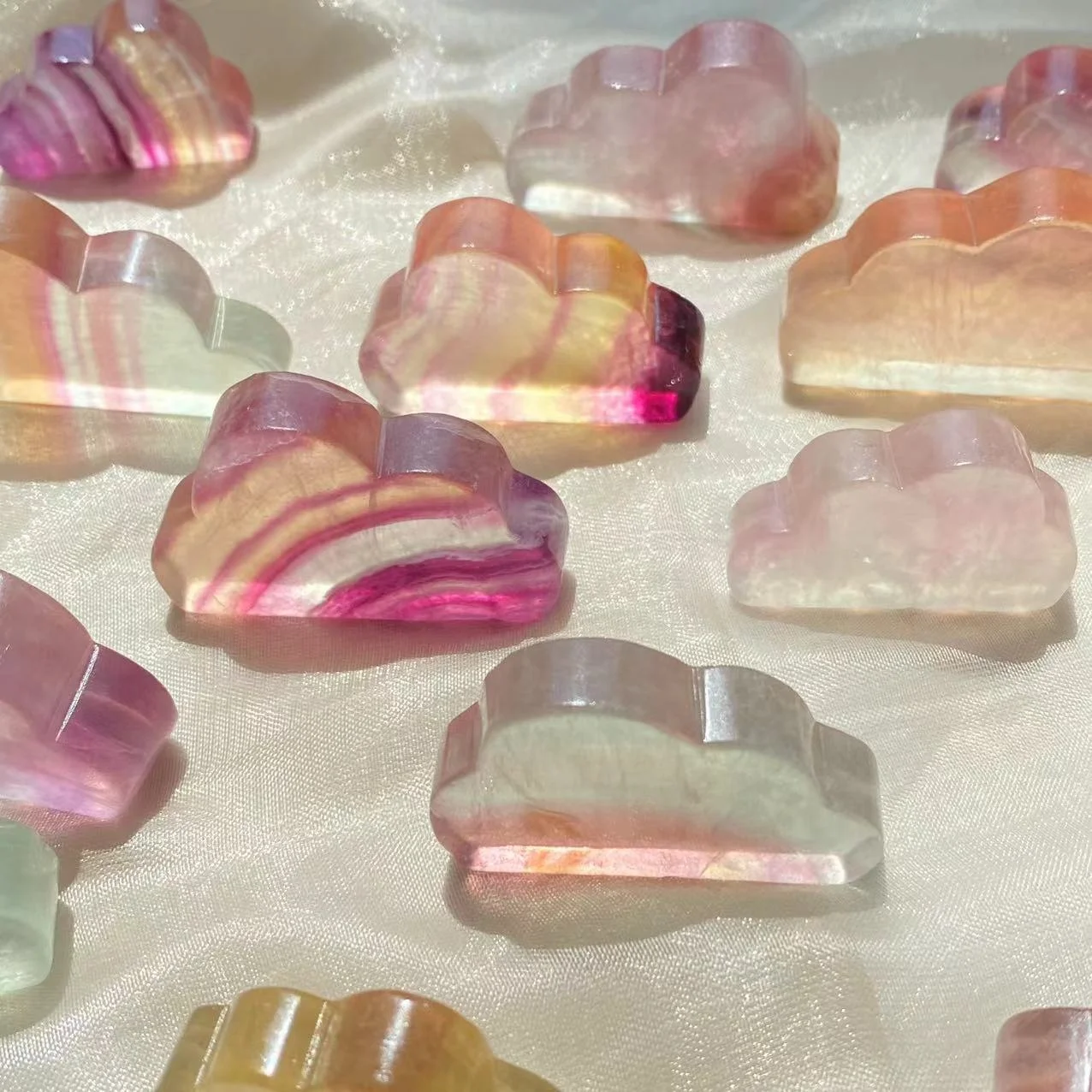 Wholesale Price Natural Candy Rainbow Fluorite Cloud Crystal Carving Crafts Lovely Home Decor Holiday Gifts
