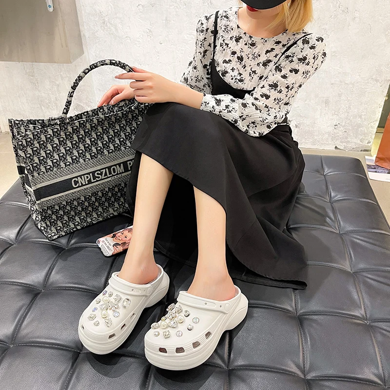 Wholesale Factory Price Beach Slippers for Women Pearl Diamond Decorate Crocs Garden Shoes Charms