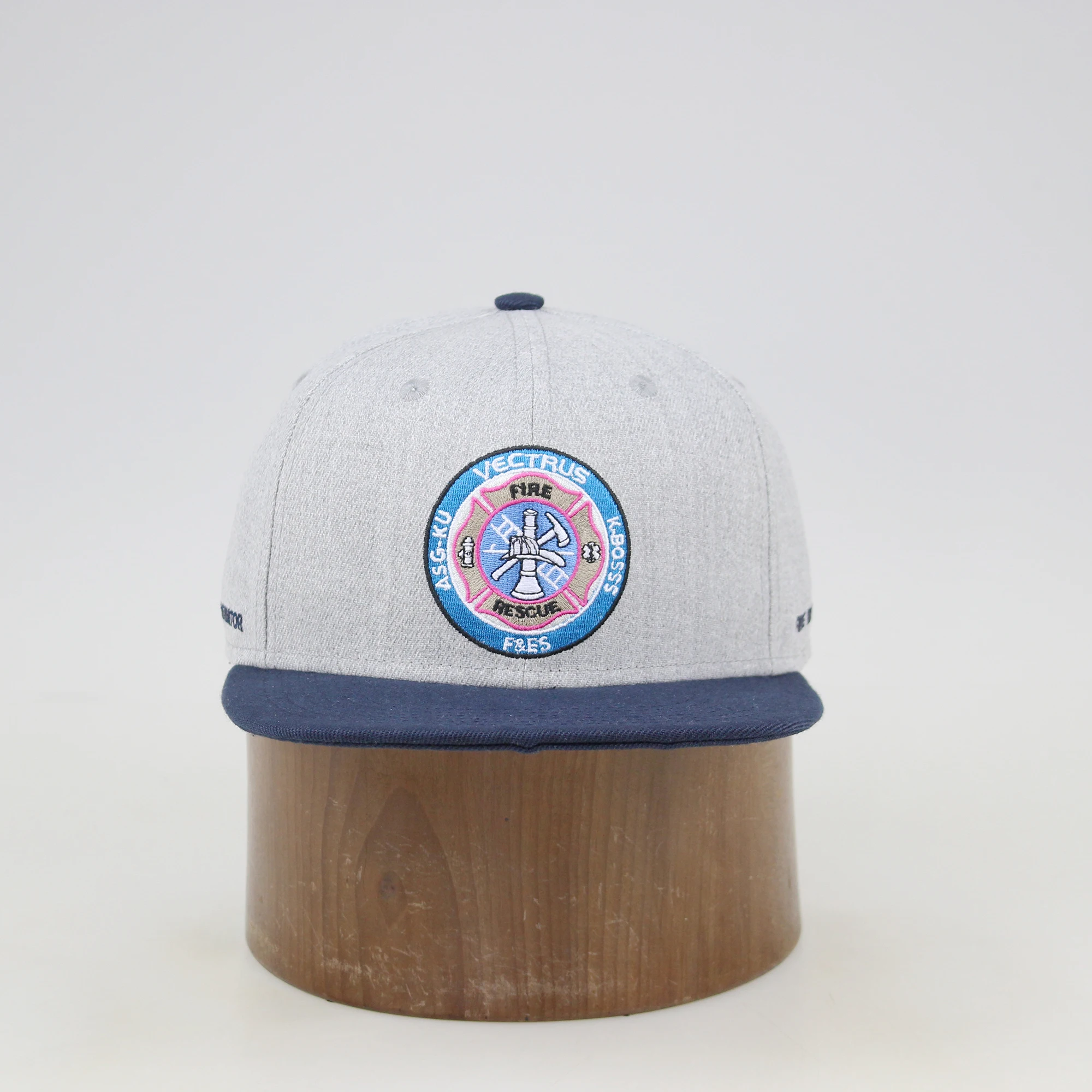Chinese suppliers  low-cost custom Logo cap flat embroidery snapback cap