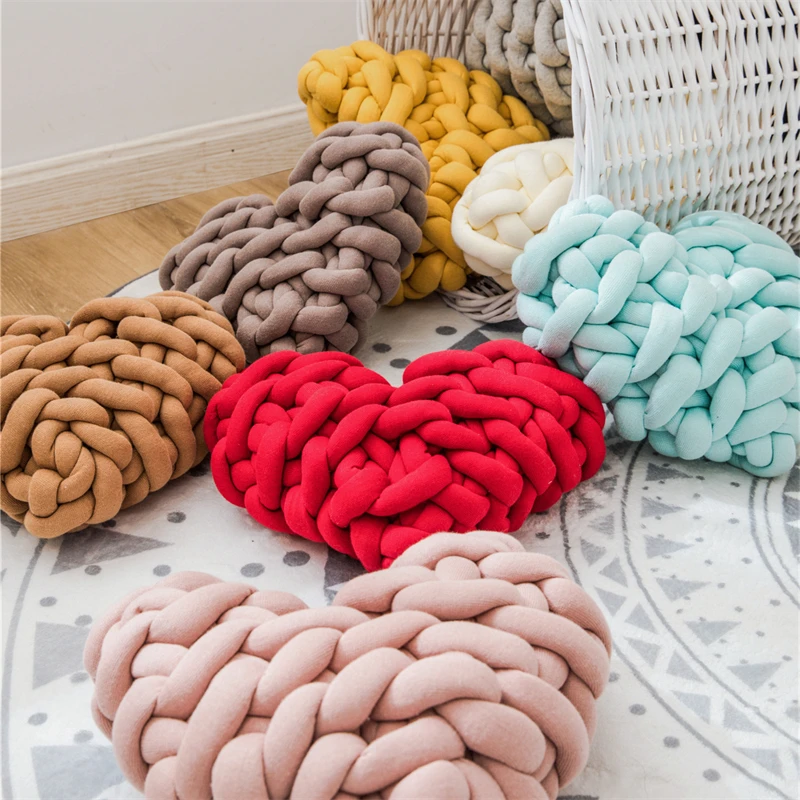 Modern Style INS Hot Selling  Handmade Knitted Heart Shape Throw Living Room Sofas Pillow for Sofa Bedroom Decoration Ht