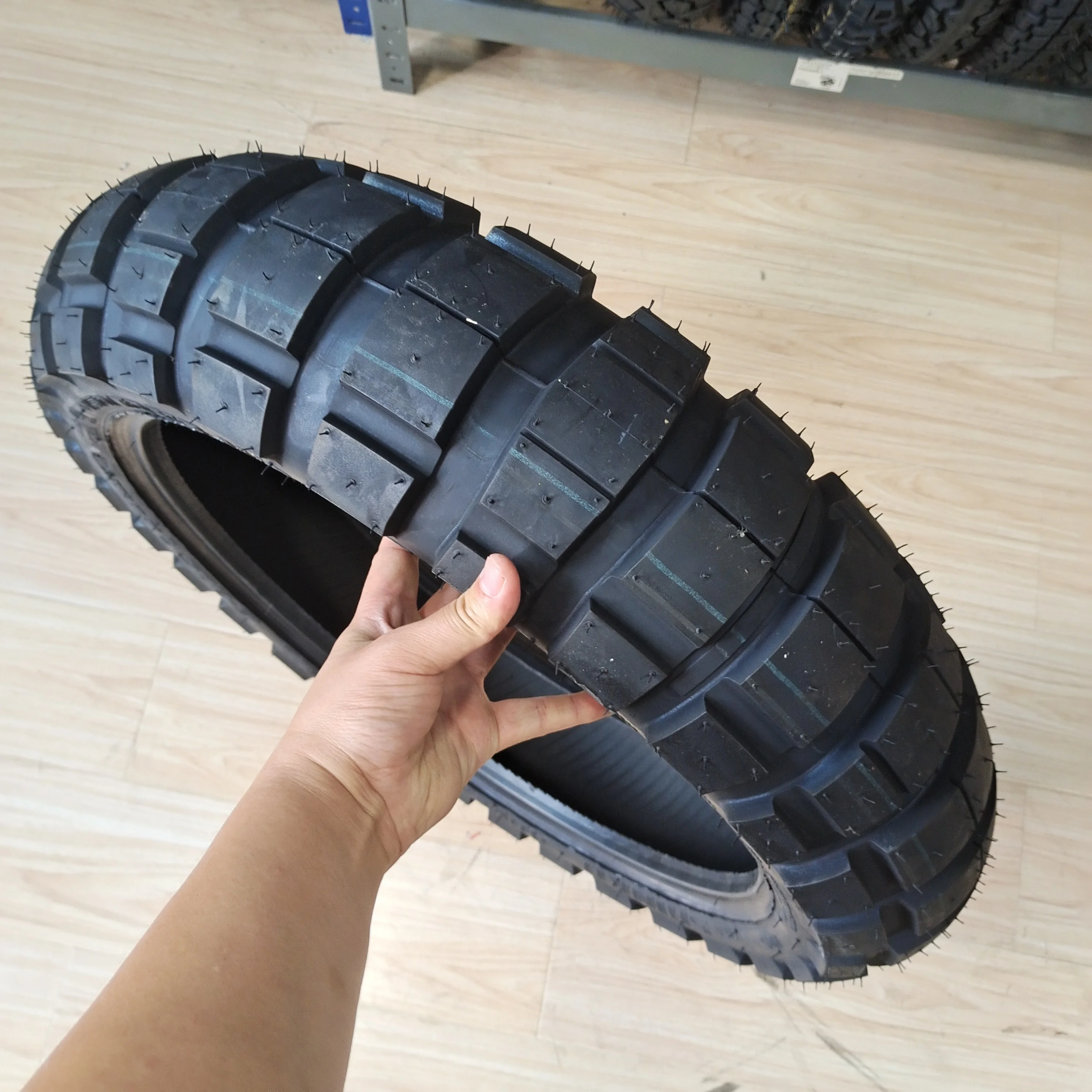 Motorcycle tyres 15070B18
