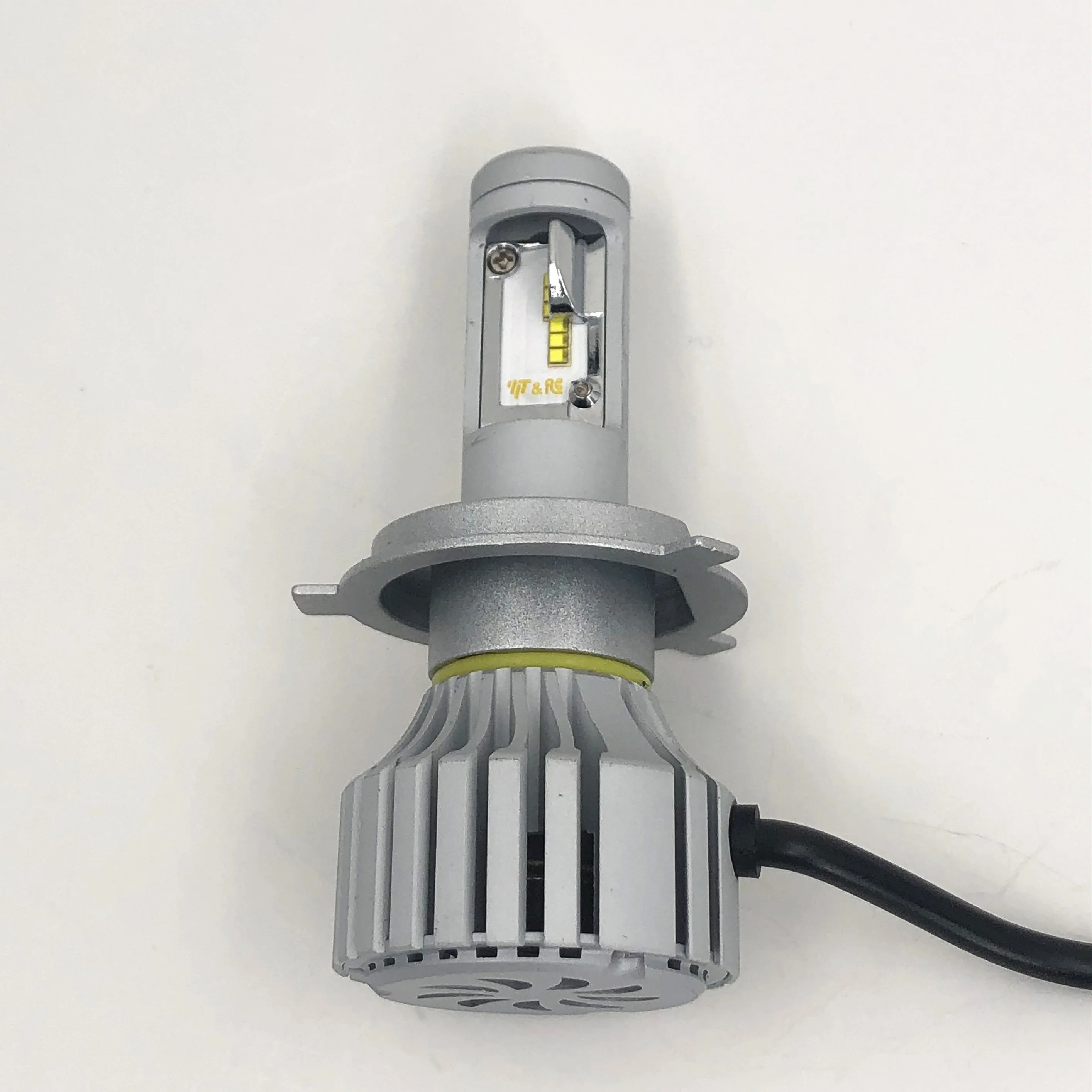 Factory Wholesale YEAKY/PHOTUM A6 H4 LED Car Light with RoHS CE E-mark DOT Certificate High Quality Auto LED Headlight