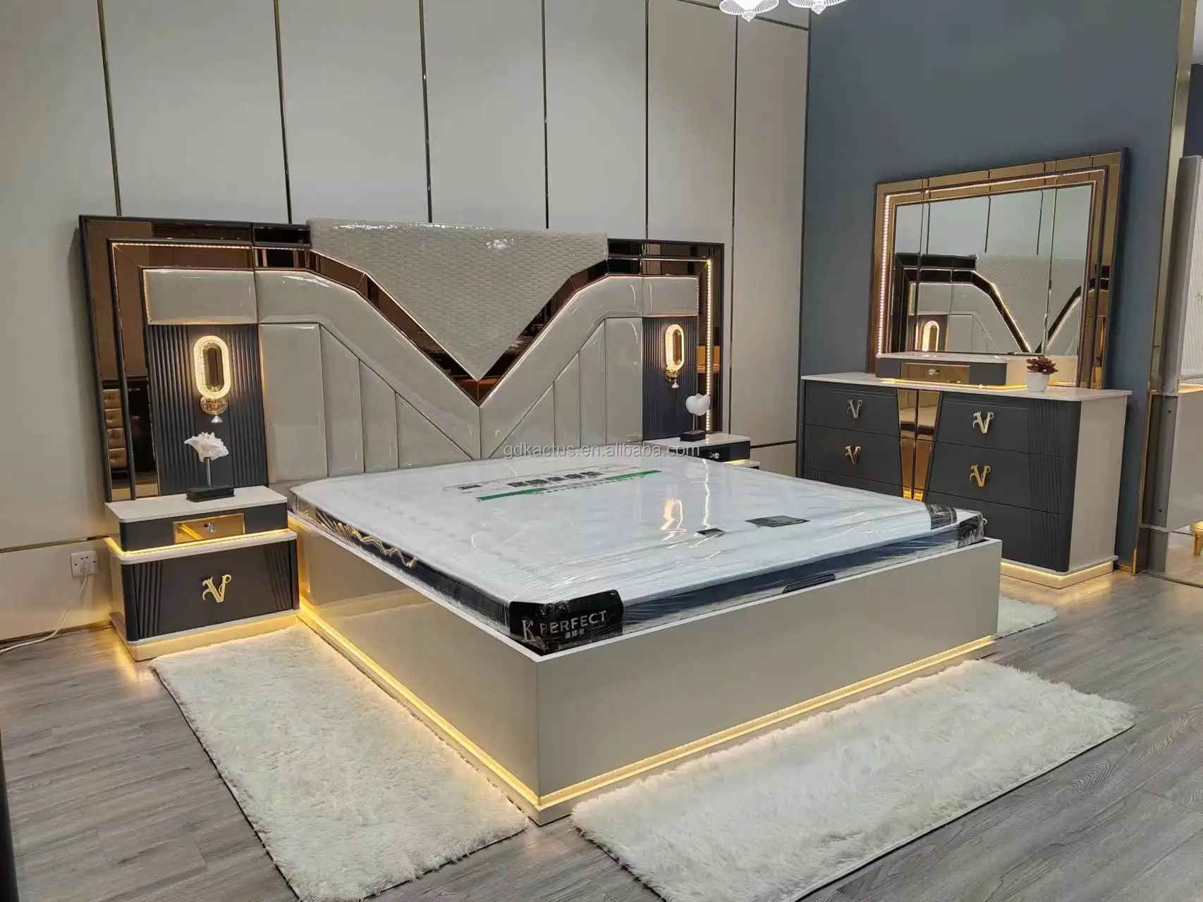 2024 luxury king size mirror headboard elegant bedroom furniture set classic luxury royal classic home bedroom furniture