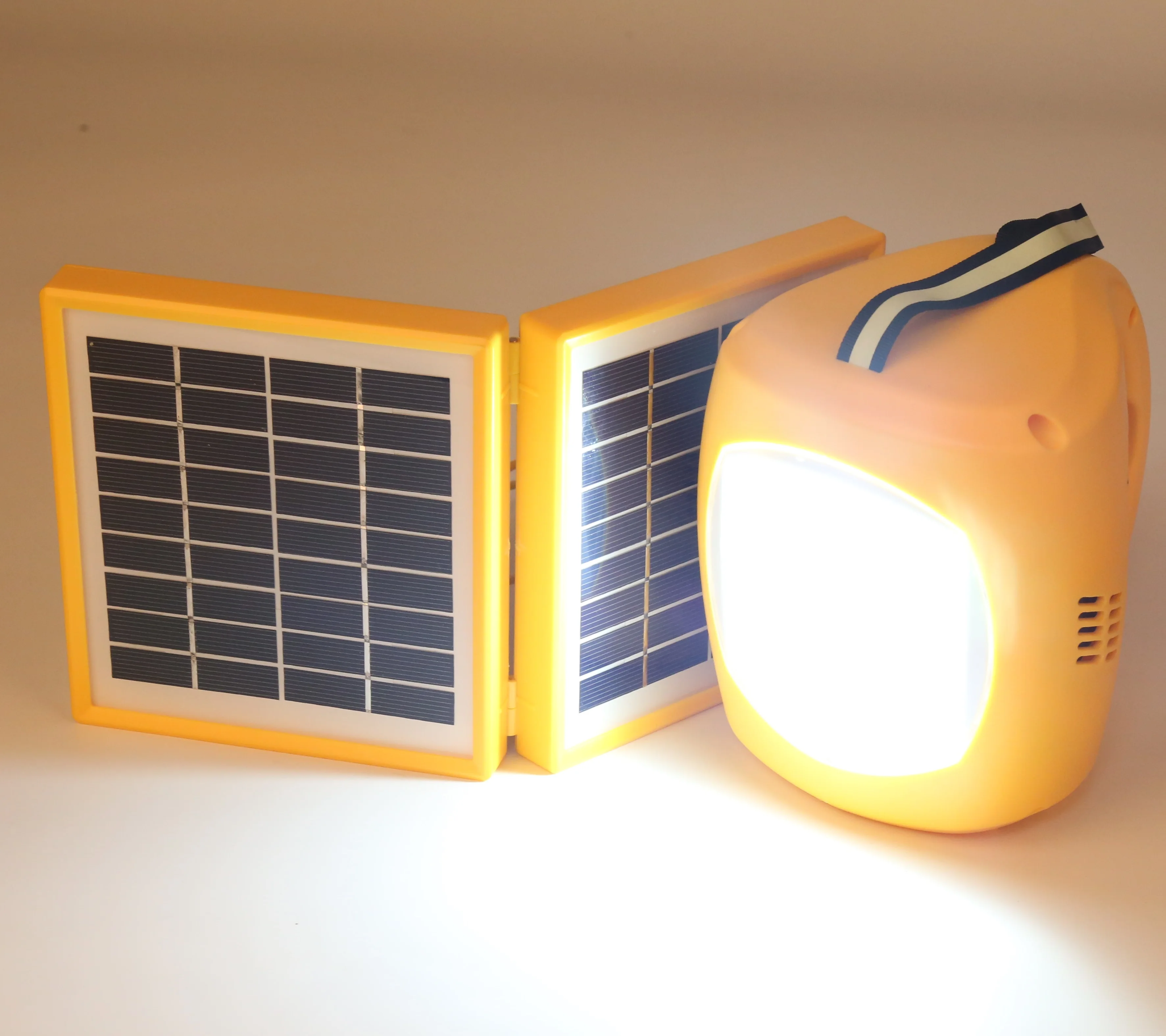 HOT sale Solar Lights Factory the Best-Selling Portable Handy Solar Table Lights with Dual Panels and FM radio