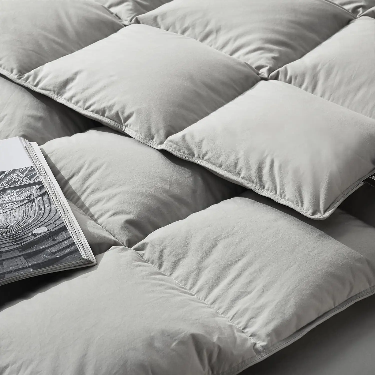 Goose Feather Down Quilt All Season King Size Down Duvet Luxurious Hotel Bedding Comforter with 100% Skin-Friendly Cotton Shell