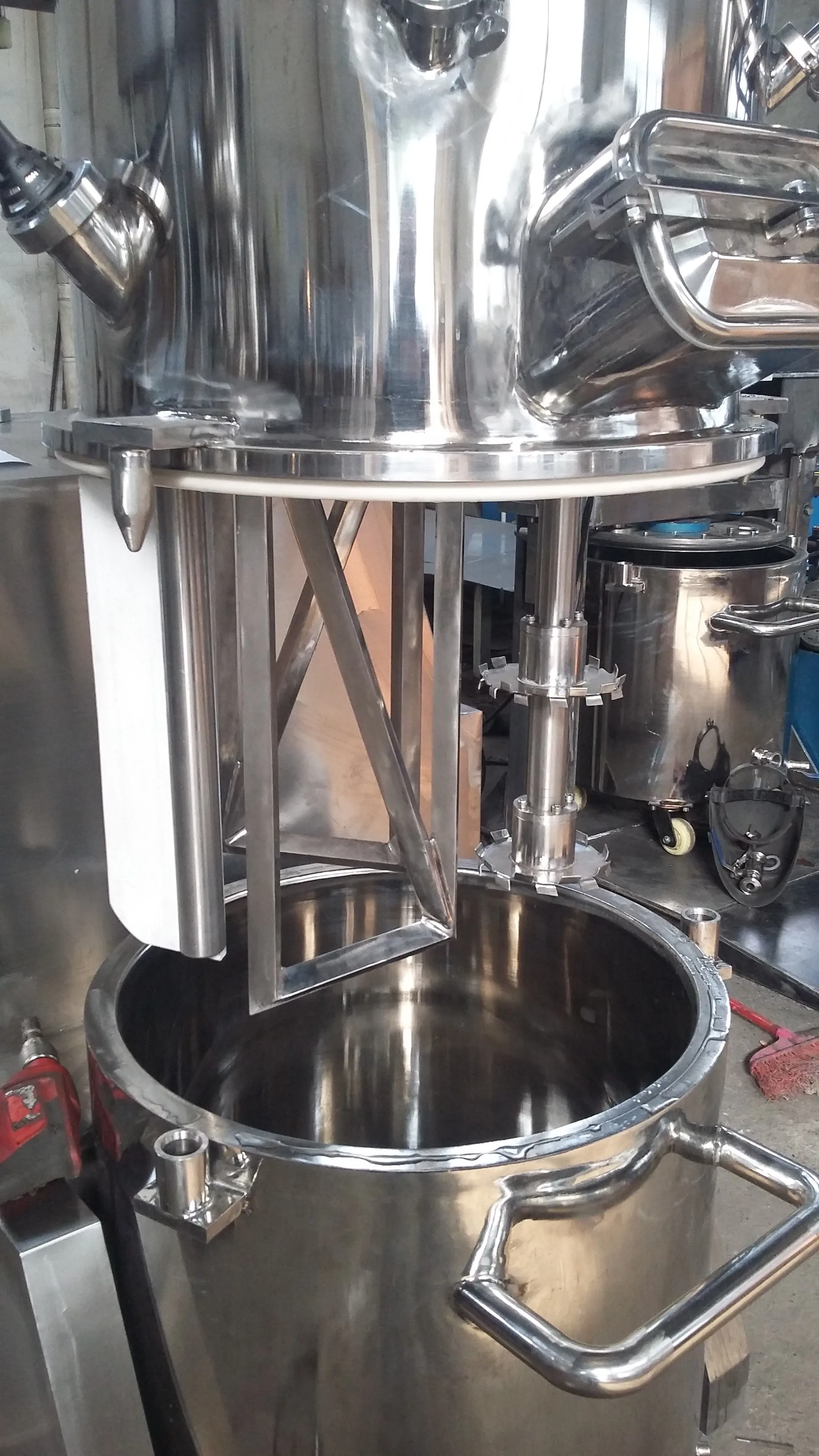 Planetary mixing machine mixing and mixing of high quality and viscous materials