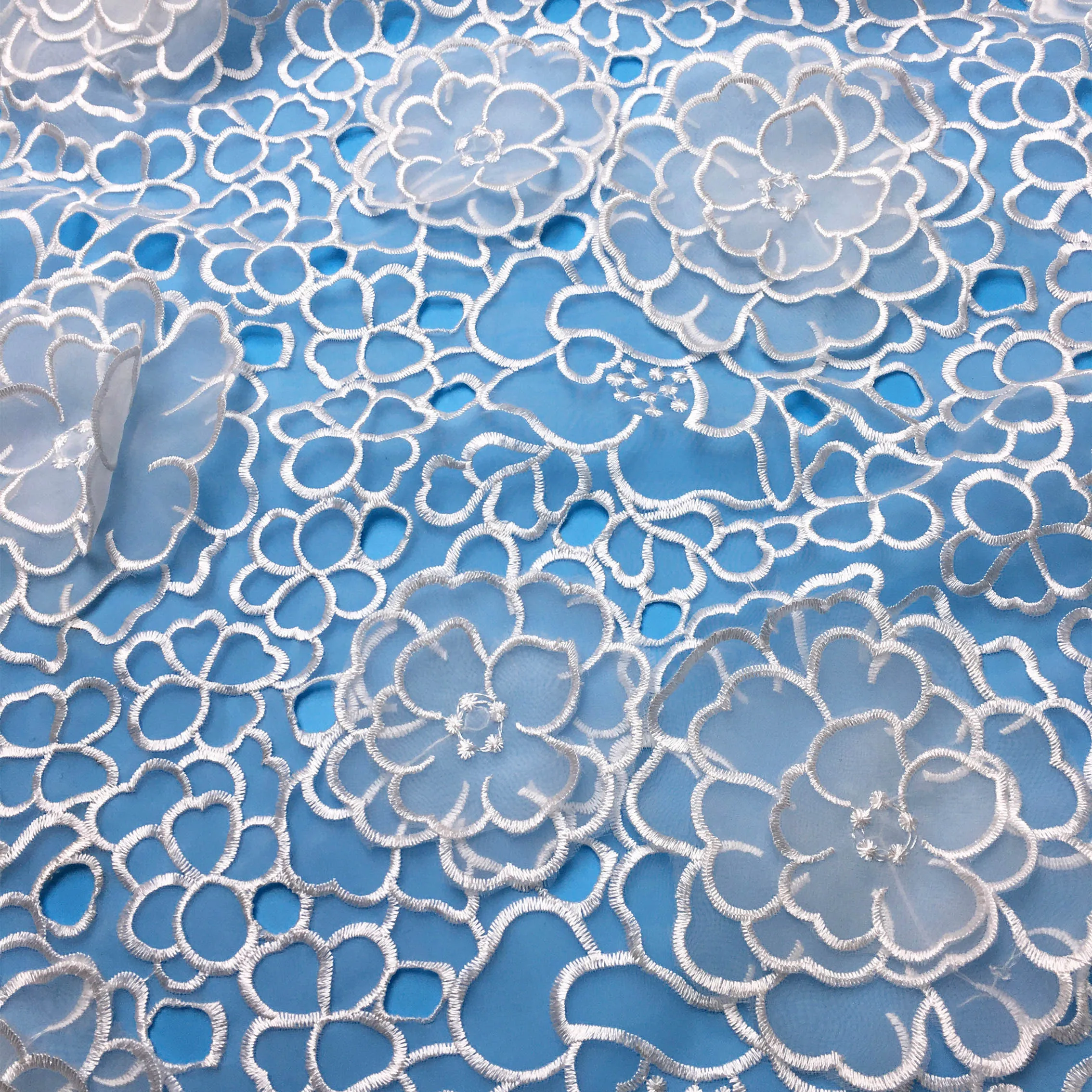 
 Hand Made 3D Floral Embroidery White Bridal Lace Fabric Organza 3D Embroidery Fabric  