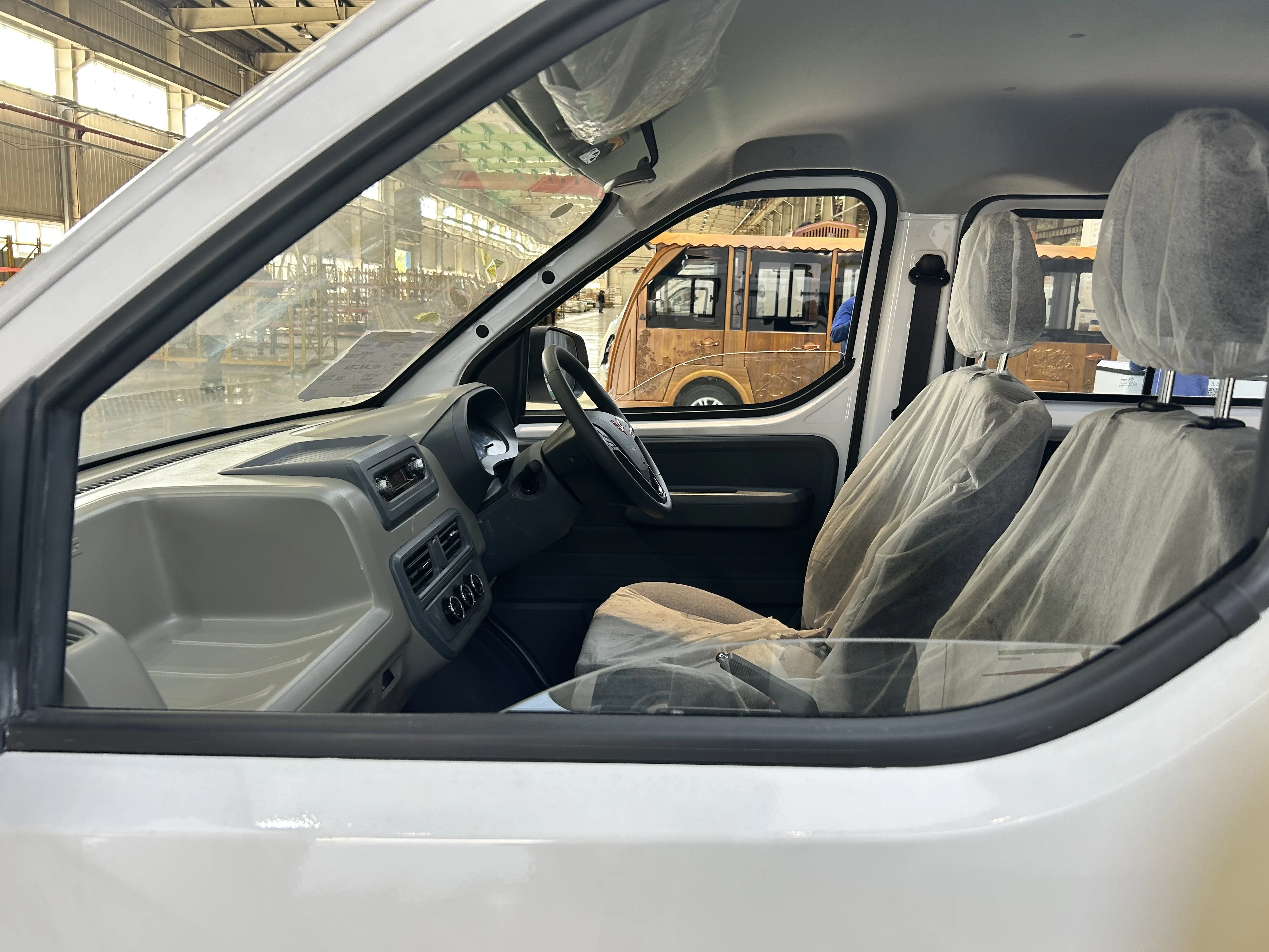 Wuling Pure Electricity Van Passenger Bus 7-14 Seats with Right Steering EV Motor