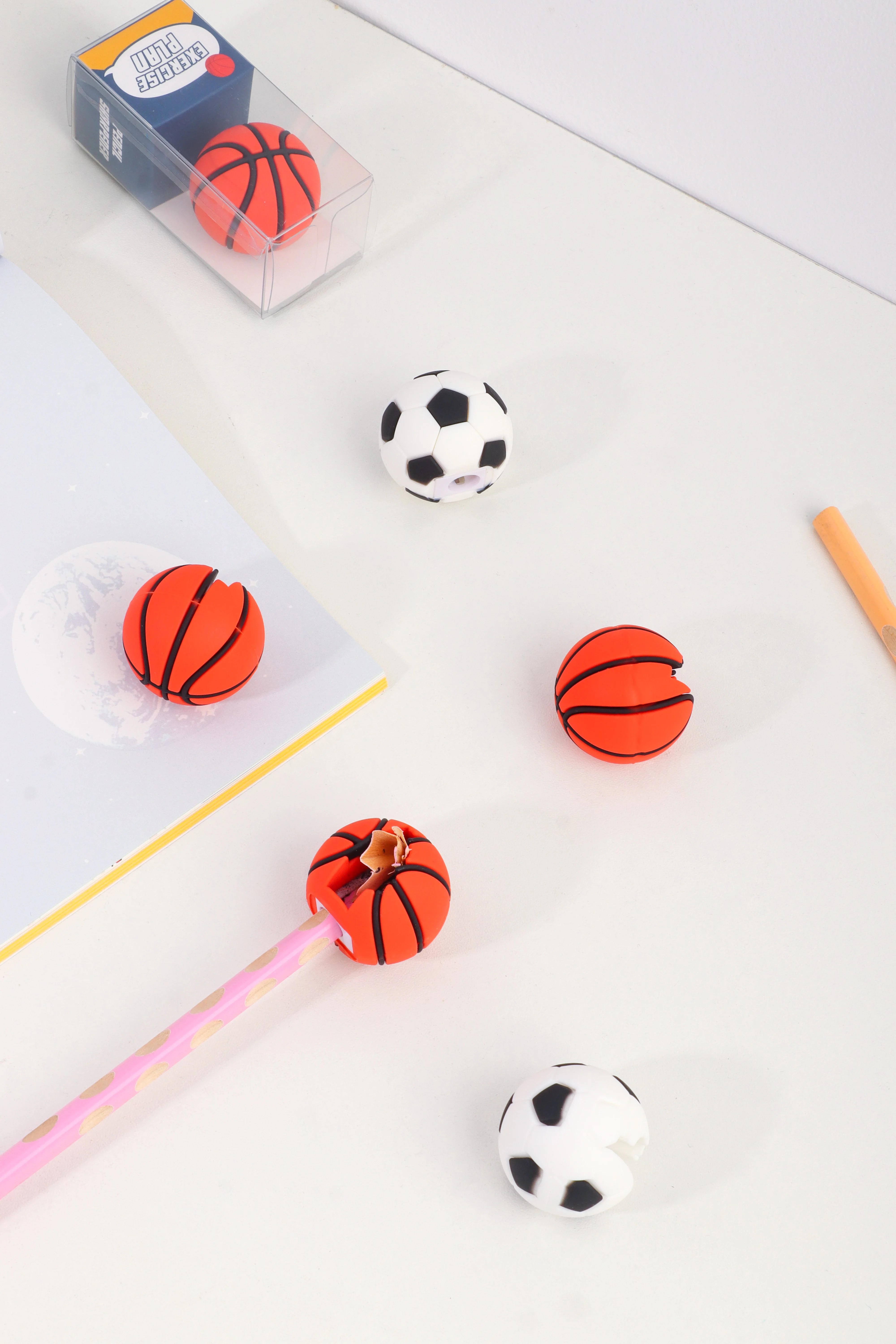 Cartoon cute  shaped rubber creative student portable PET box 3D pencil sharpener papeleria kawaii exercise plan