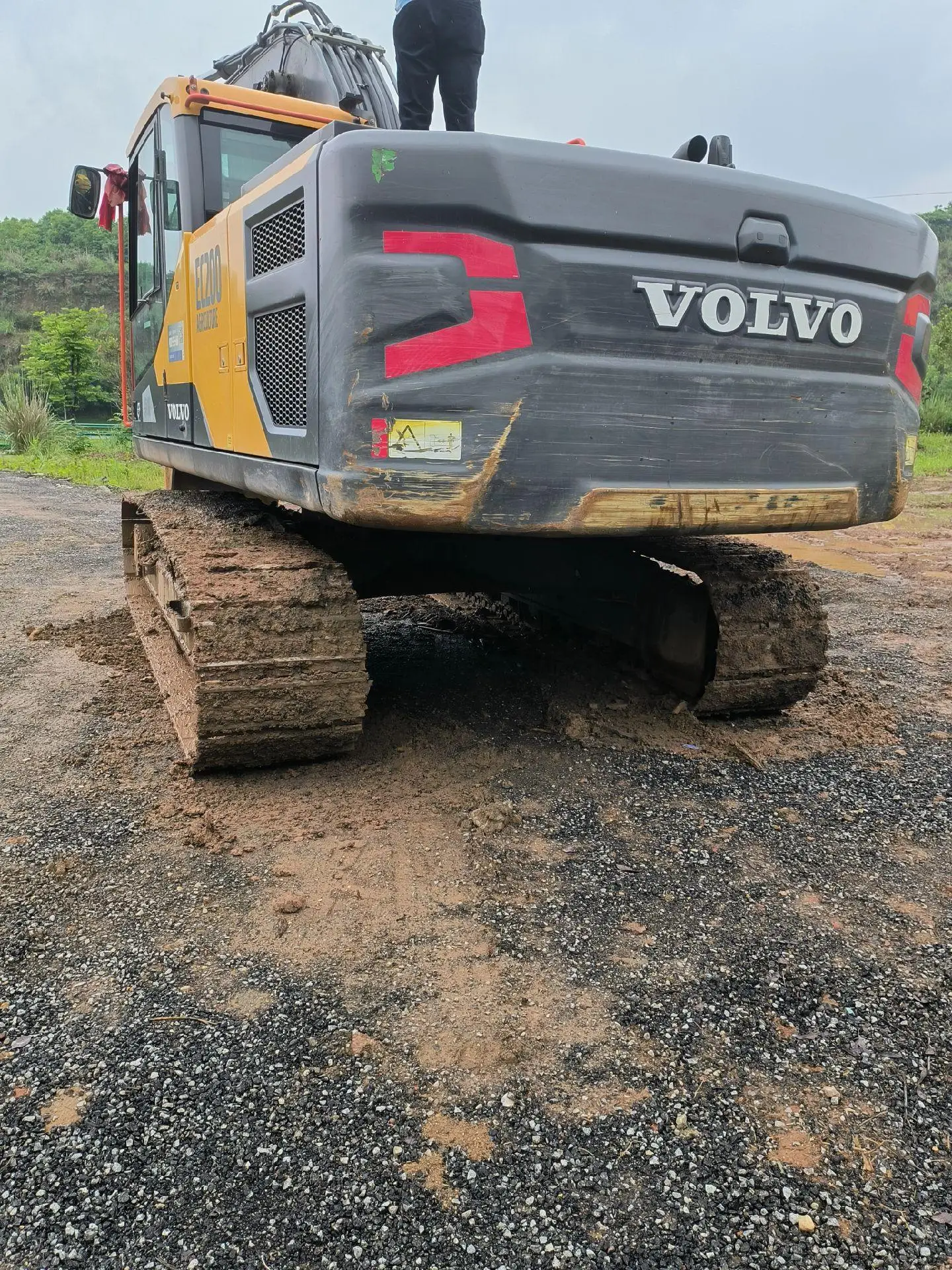 Classic Used Original Volvo EC200 Excavator Used Volvo 20 Tons of Medium Excavator Spot Sale