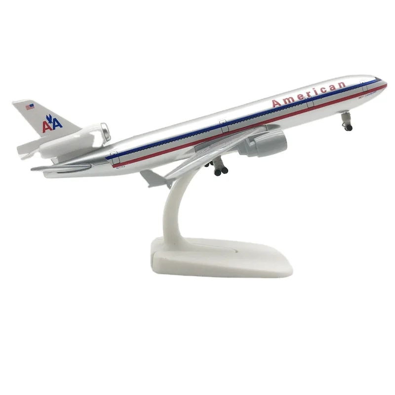 Souvenir Gifts 1:300 Scale 20cm American Airlines MD-11 Diecast Metal Alloy Aircraft Model with Landing Gear
