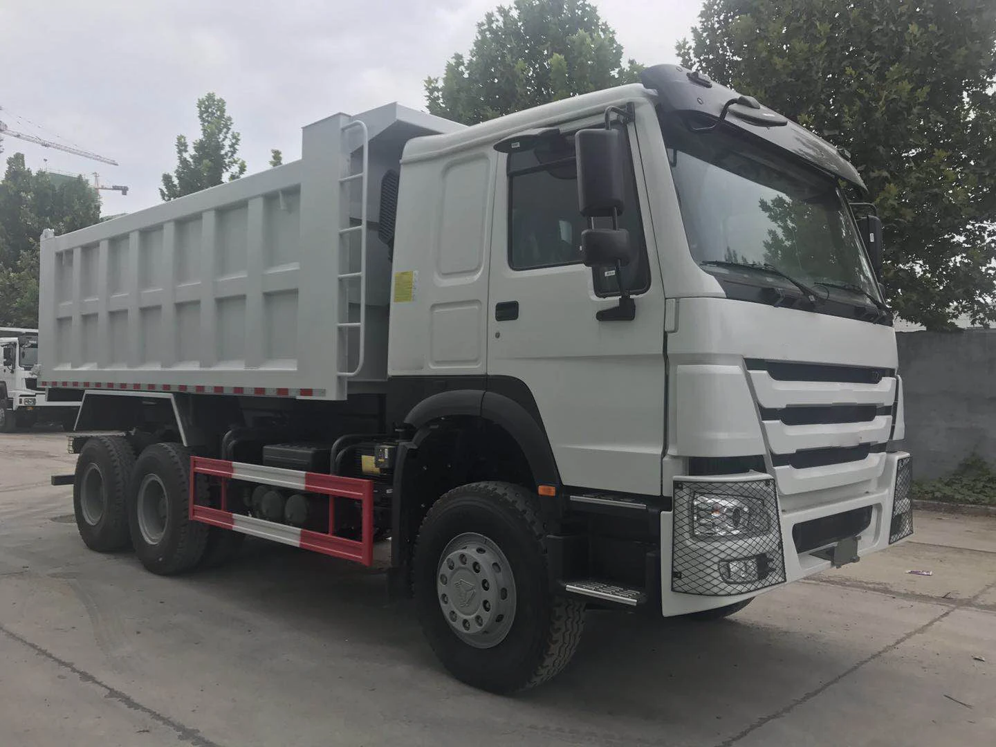 Cheap Price Diesel Engine 371HP Big Axles 6x4  Howoo A7 Dump Truck