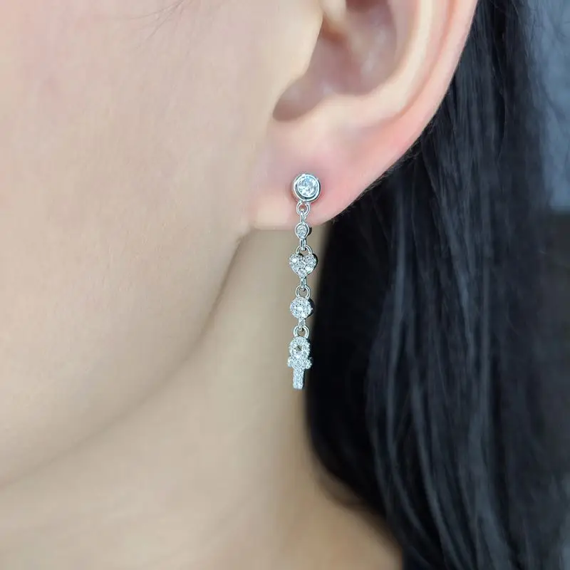Женские сережки из искусственного меха